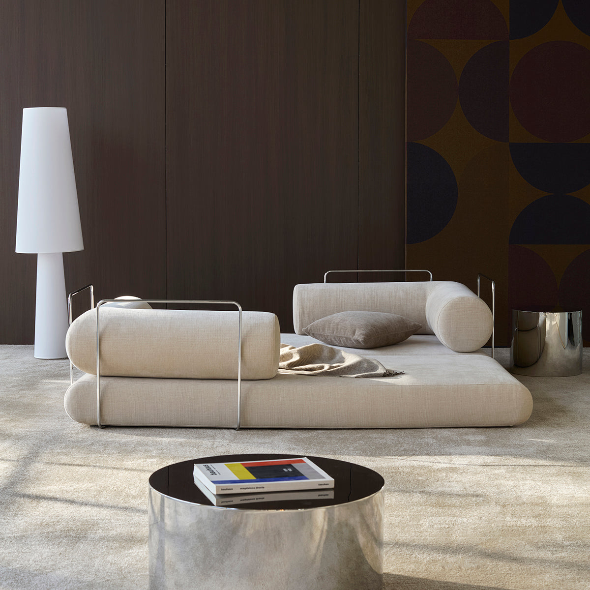 Circlus Tagesbett L-Shaped Armlehnen in 410 Esina Almond präsentiert im Onlineshop von KAQTU Design AG. Bettsofa ist von Innovation Living