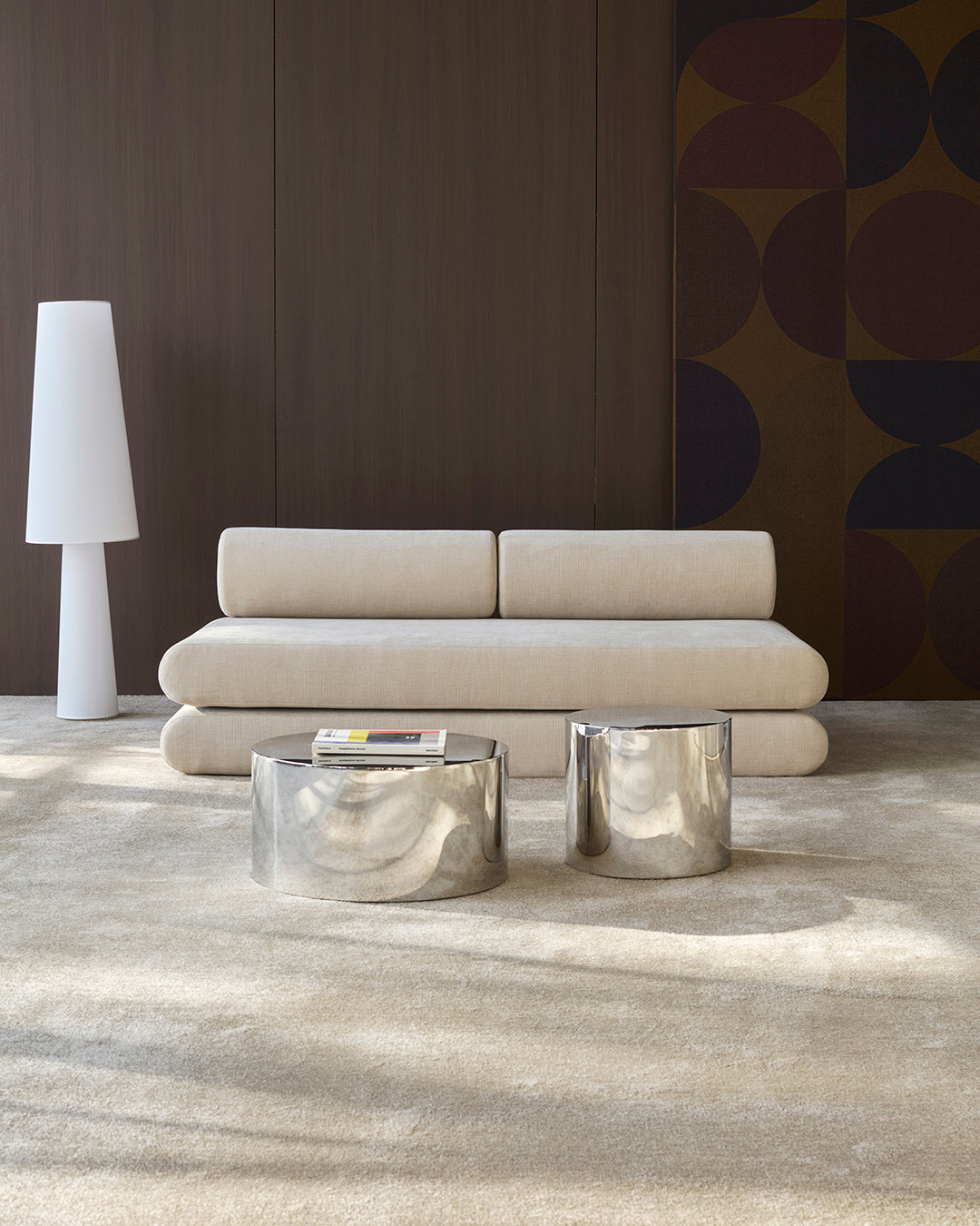 Circlus Tagesbett Mit Rückenpolstern in 410 Esina Almond präsentiert im Onlineshop von KAQTU Design AG. Bettsofa ist von Innovation Living