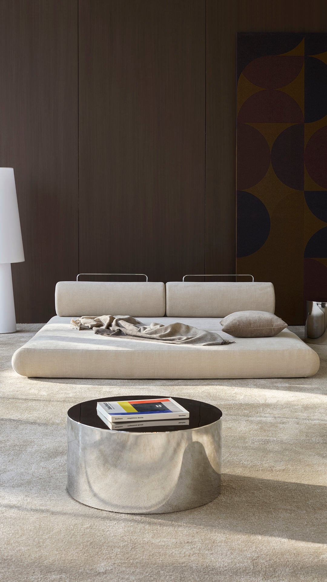 Circlus Tagesbett Mit Rückenpolstern in 410 Esina Almond präsentiert im Onlineshop von KAQTU Design AG. Bettsofa ist von Innovation Living