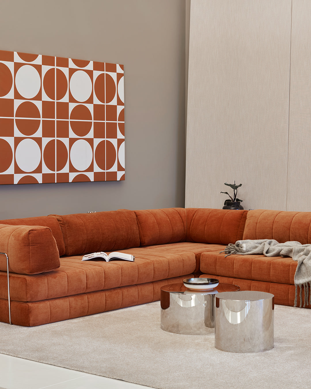 CozyPad Schlafsofa Ecksofa mit Armlehnen in 412 Esina Rust Orange präsentiert im Onlineshop von KAQTU Design AG. Bettsofa ist von Innovation Living