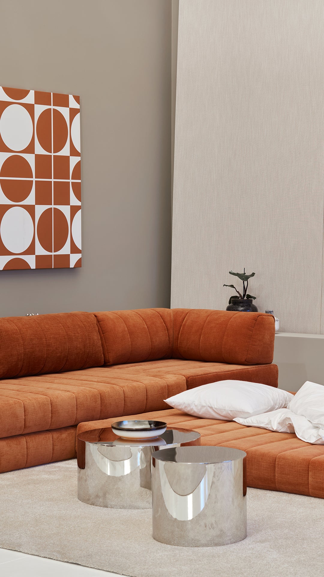 CozyPad Schlafsofa Ecksofa mit Armlehnen in 412 Esina Rust Orange präsentiert im Onlineshop von KAQTU Design AG. Bettsofa ist von Innovation Living