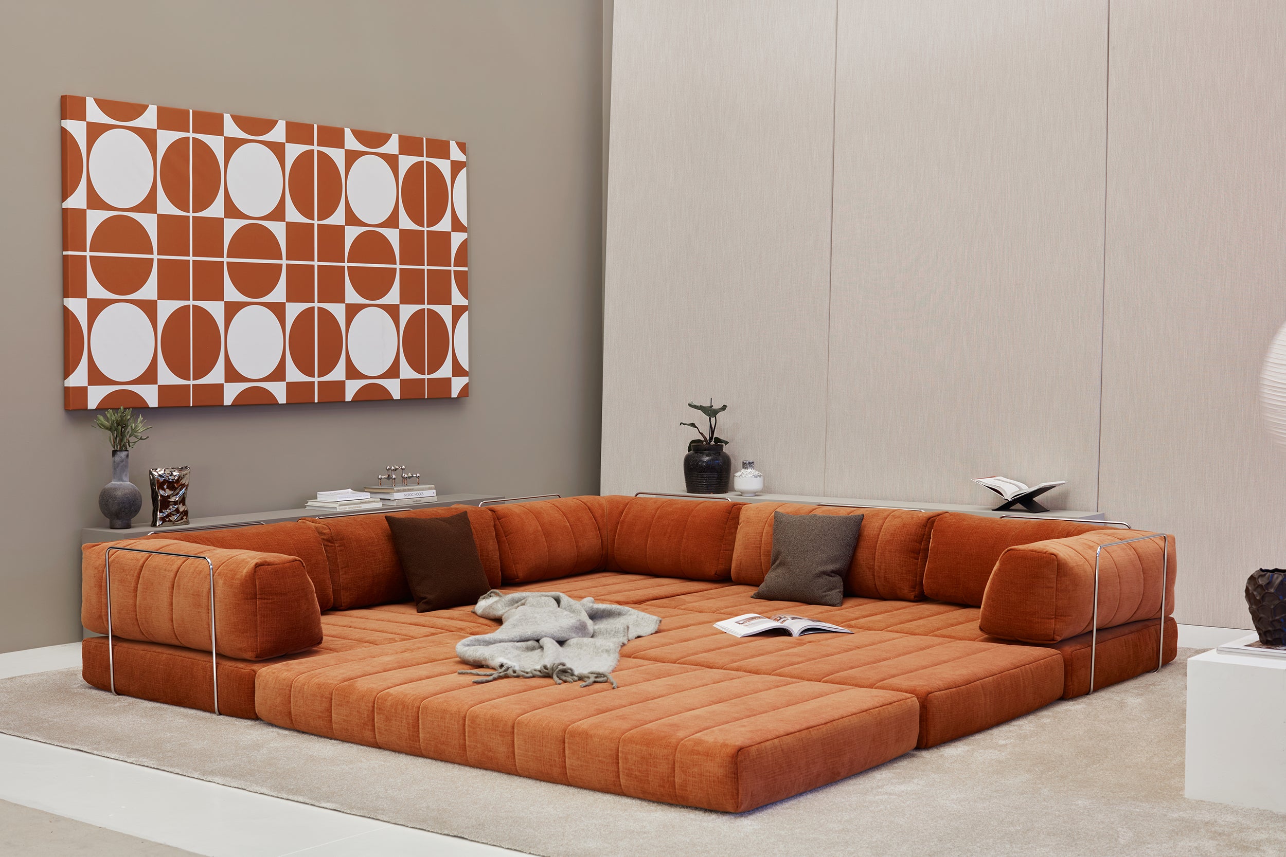 CozyPad Schlafsofa Ecksofa mit Armlehnen in 412 Esina Rust Orange präsentiert im Onlineshop von KAQTU Design AG. Bettsofa ist von Innovation Living