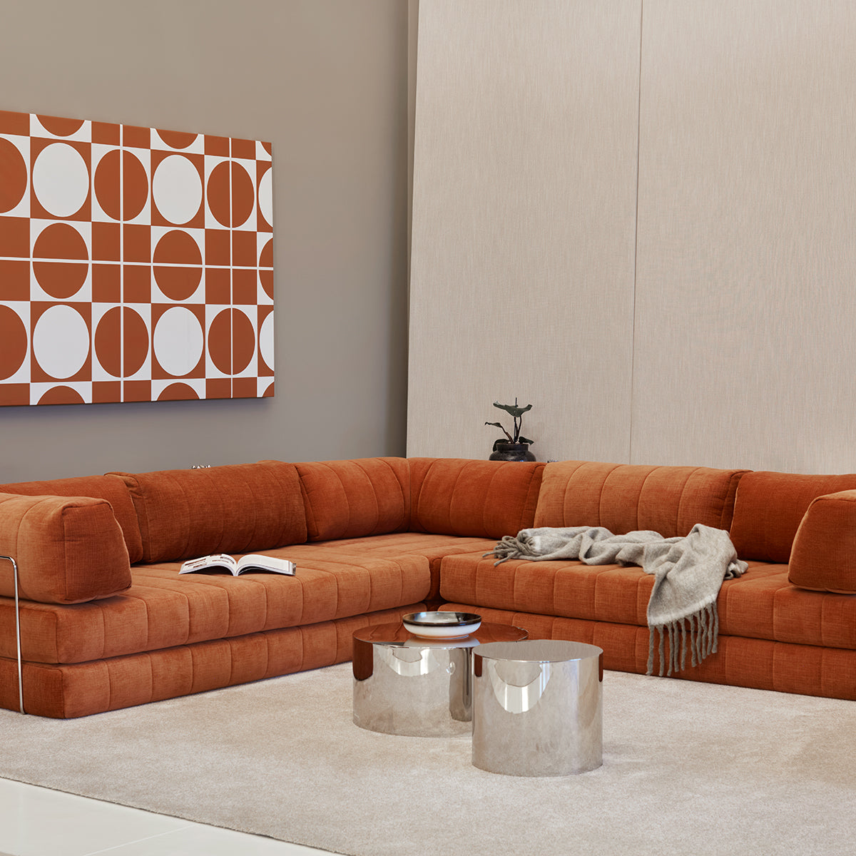 CozyPad Schlafsofa Ecksofa mit Armlehnen in 412 Esina Rust Orange präsentiert im Onlineshop von KAQTU Design AG. Bettsofa ist von Innovation Living
