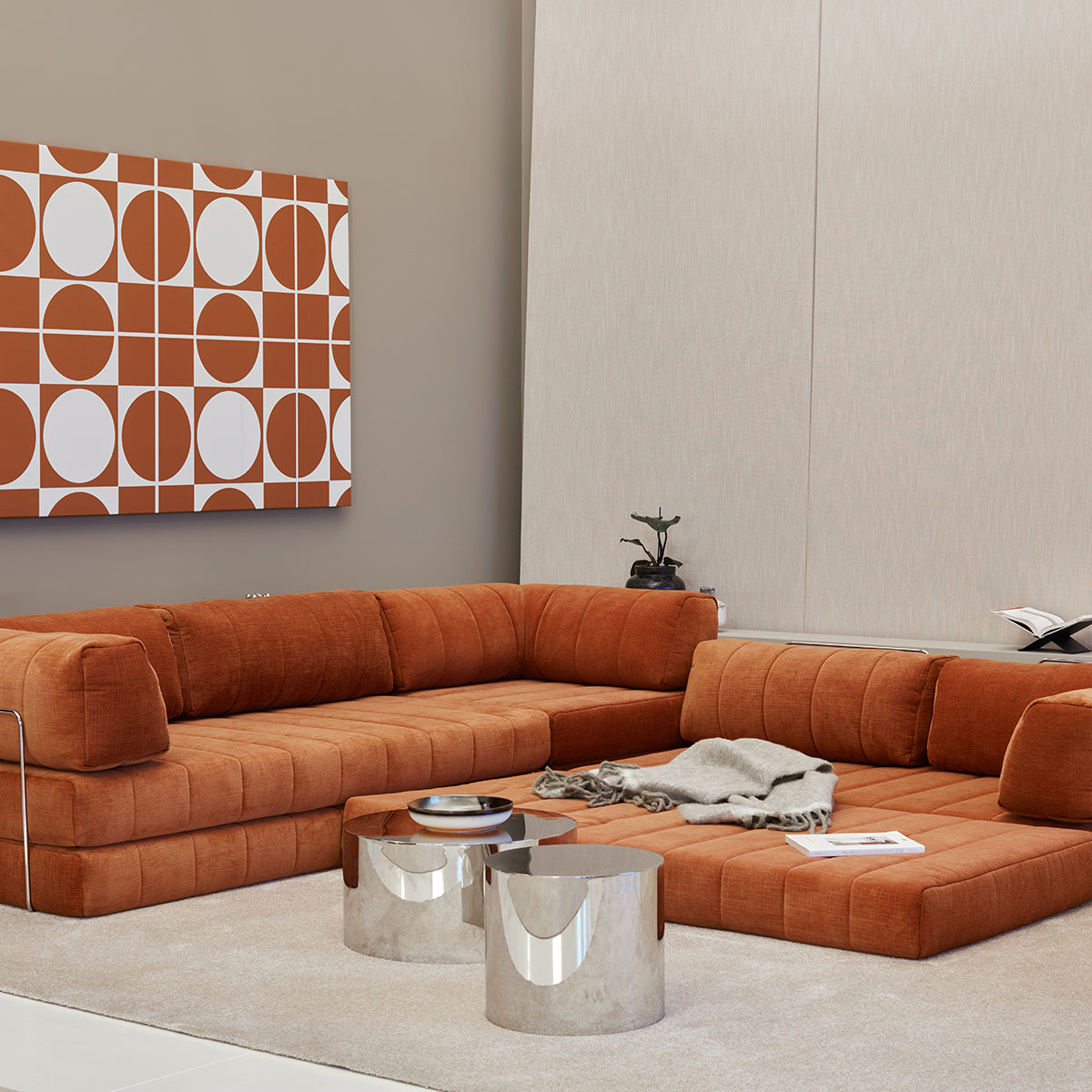 CozyPad Schlafsofa Ecksofa mit Armlehnen in 412 Esina Rust Orange präsentiert im Onlineshop von KAQTU Design AG. Bettsofa ist von Innovation Living