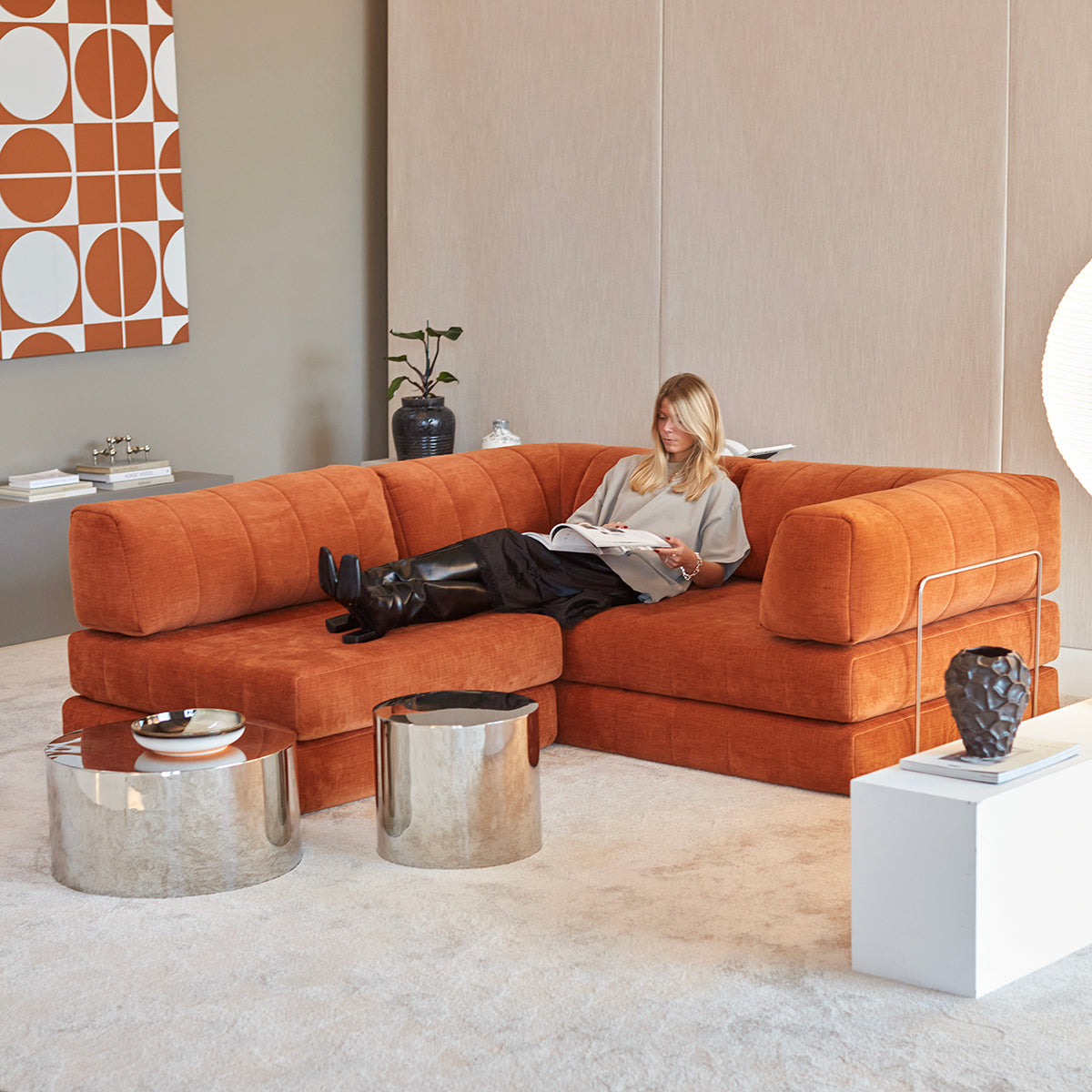 CozyPad Schlafsofa Grand mit Armlehnen in 412 Esina Rust Orange präsentiert im Onlineshop von KAQTU Design AG. Bettsofa ist von Innovation Living