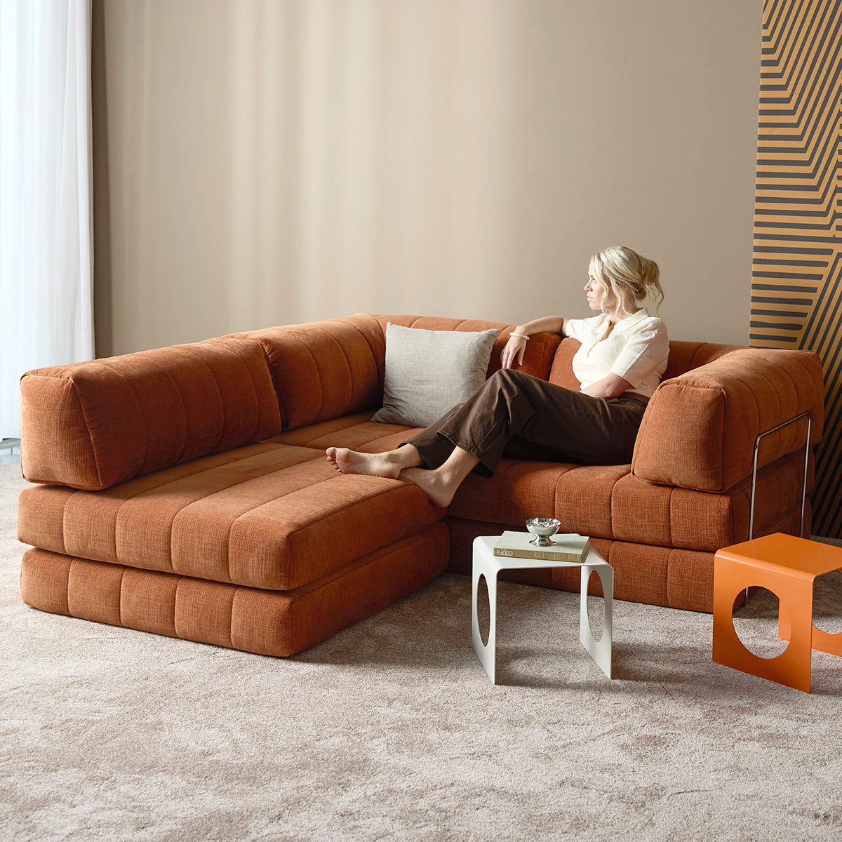 CozyPad Schlafsofa Grand mit Armlehnen in 412 Esina Rust Orange präsentiert im Onlineshop von KAQTU Design AG. Bettsofa ist von Innovation Living
