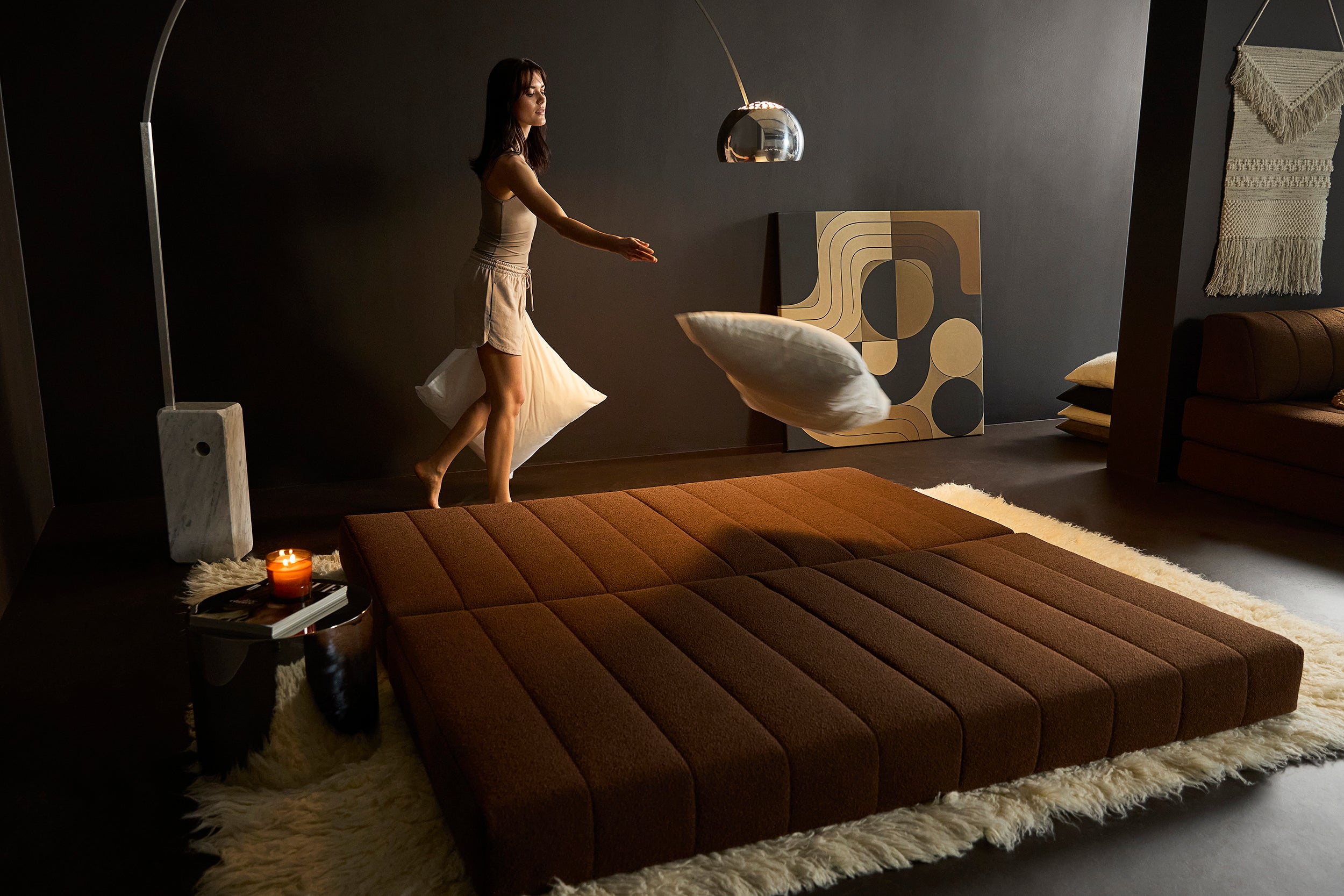 CozyPad Schlafsofa mit Armlehnen in 359 Taura Cappuccino präsentiert im Onlineshop von KAQTU Design AG. Bettsofa ist von Innovation Living