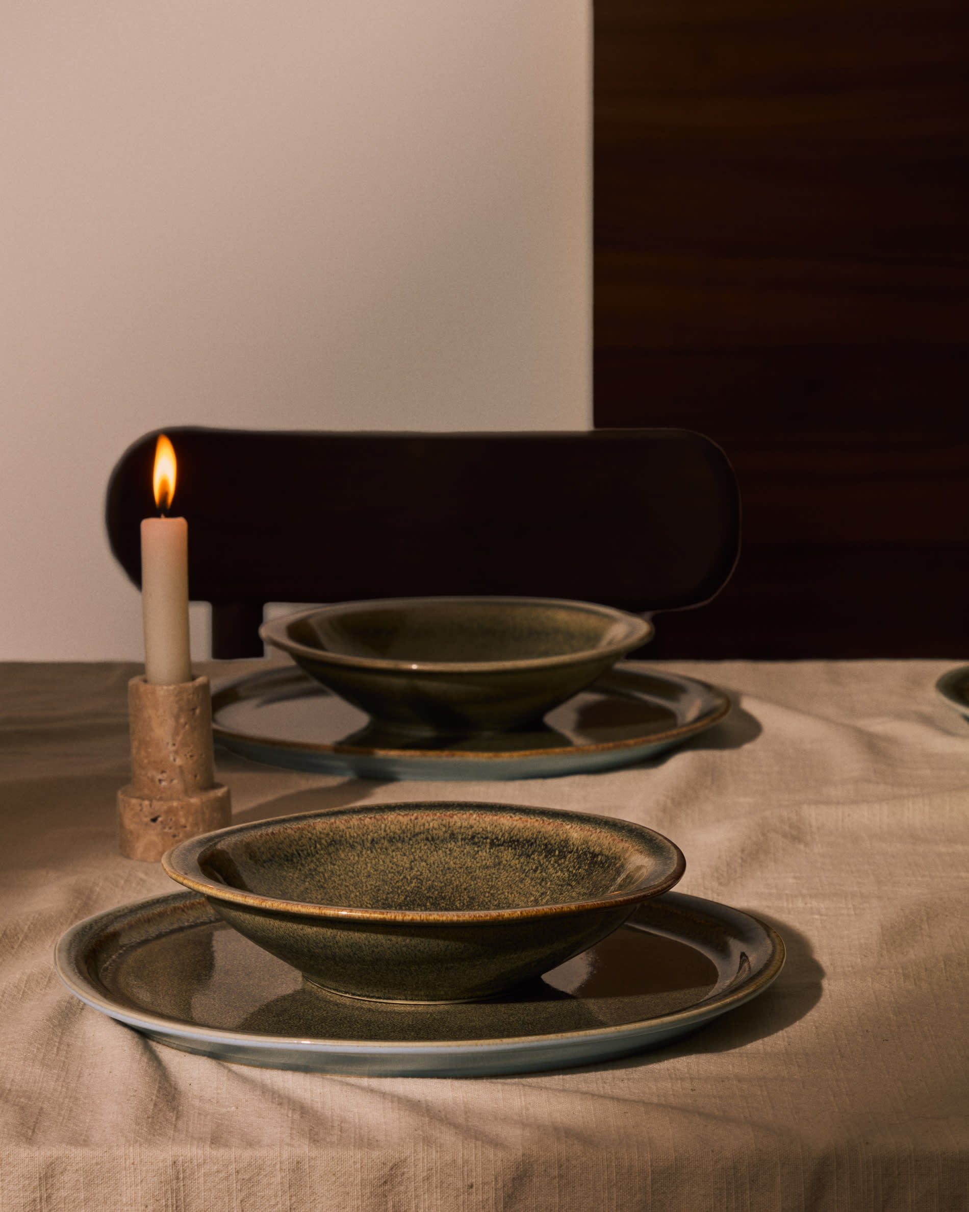 Majid Set aus 3 Kerzenhaltern aus Travertin in Beige in Beige präsentiert im Onlineshop von KAQTU Design AG. Kerzenständer ist von Kave Home