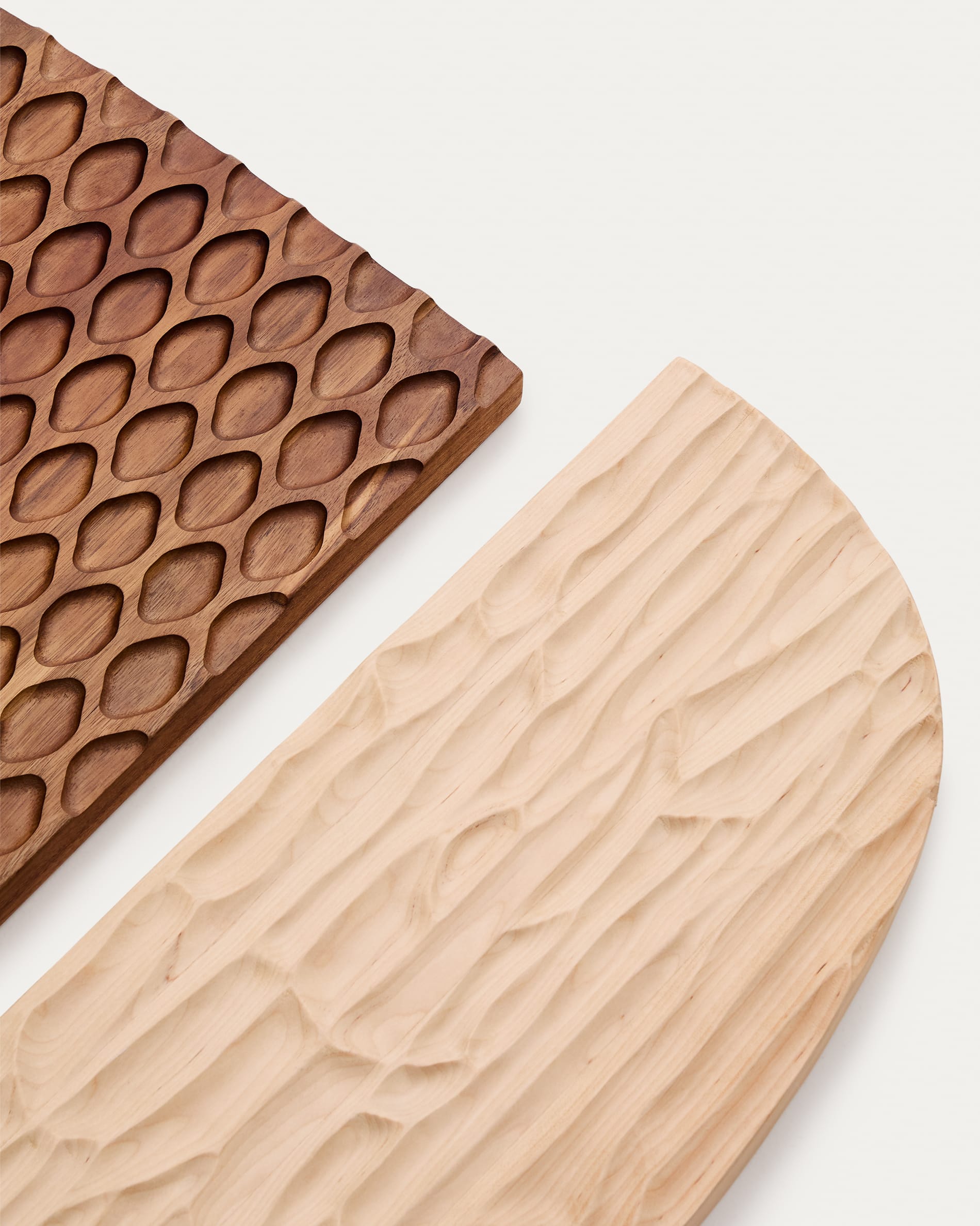 Stilvolles 3-teiliges Wandpaneel Trivax aus hochwertigem Akazienholz, FSC-zertifiziert, für kreative Raumgestaltungen und nachhaltigen Chic.