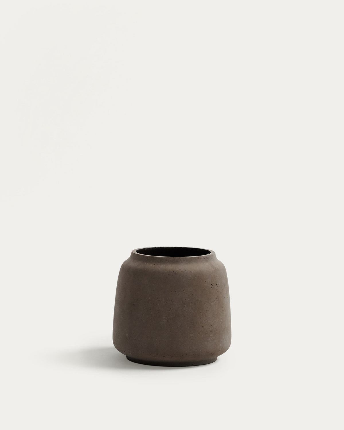 Blumentopf Lira in Terrakottaoptik Ø 40 cm in Terrakotta präsentiert im Onlineshop von KAQTU Design AG. Blumentopf ist von Kave Home