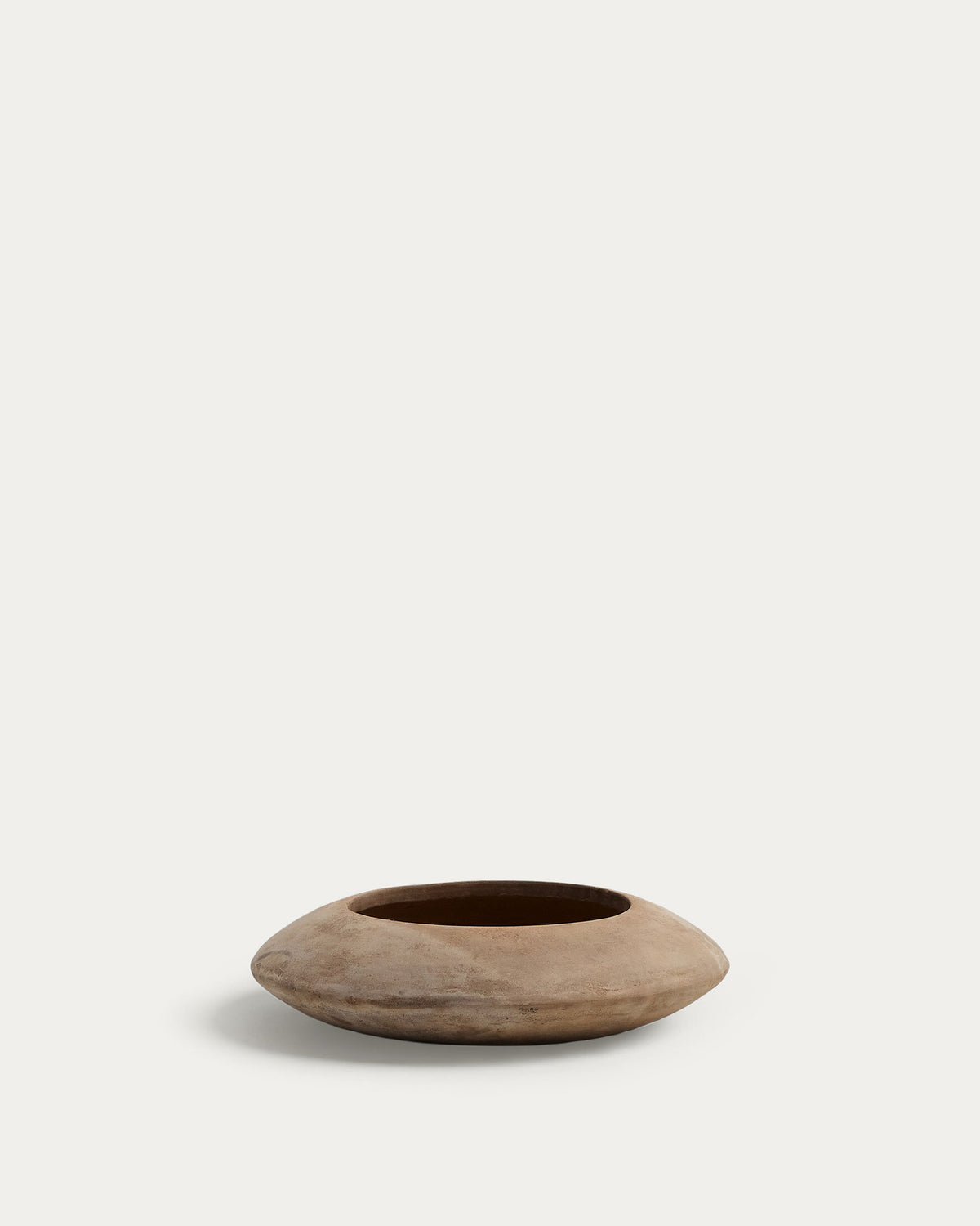 Blumentopf Rivor aus Terrakotta mit Finish in natürlichem Farbton Ø 65 cm in Terrakotta präsentiert im Onlineshop von KAQTU Design AG. Blumentopf ist von Kave Home
