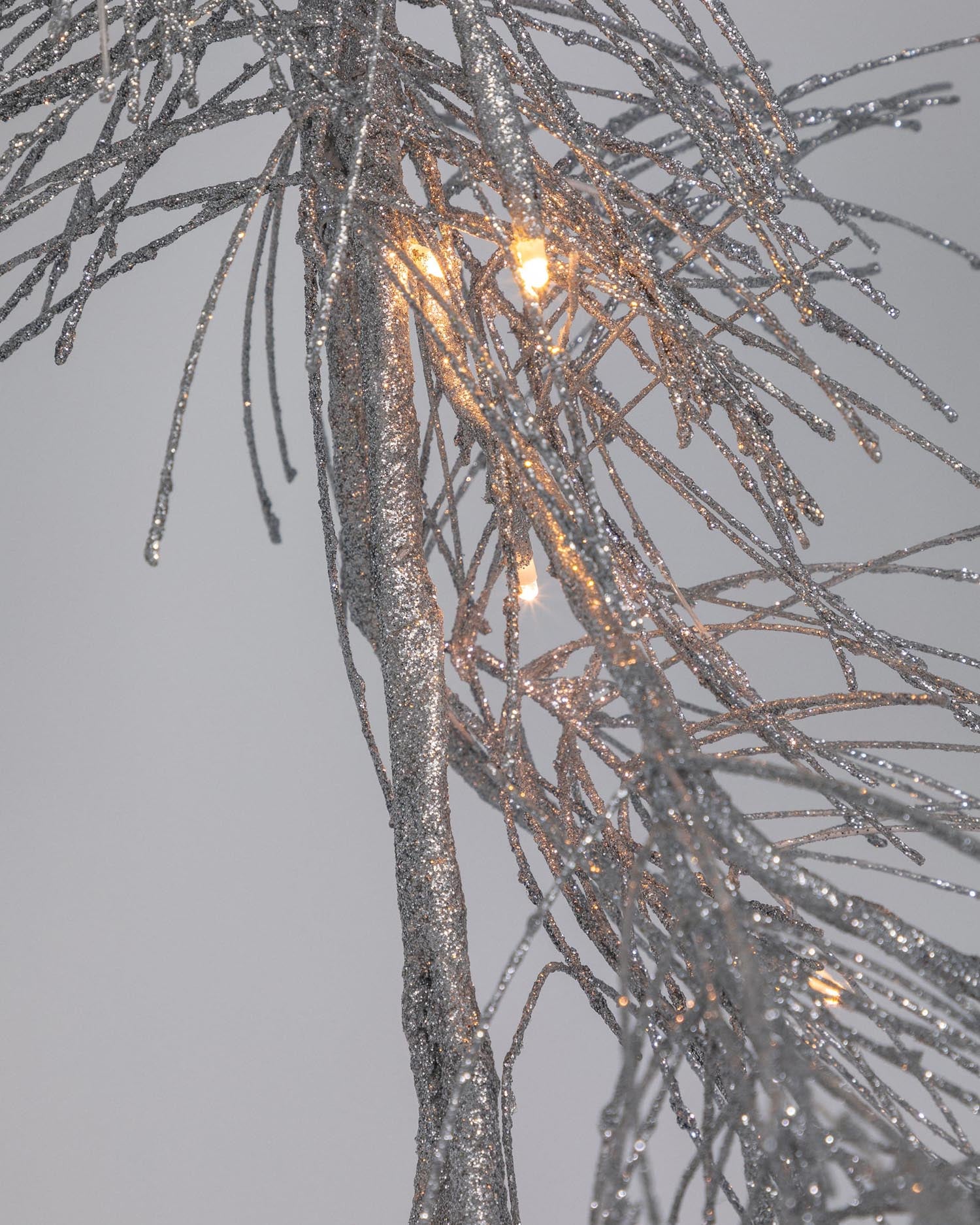 Elegante Teila Lichtergirlande von Kave Home, 180 cm, silberfarben. Ideal für festliche Anlässe und vielseitige Dekoration in jedem Zuhause.