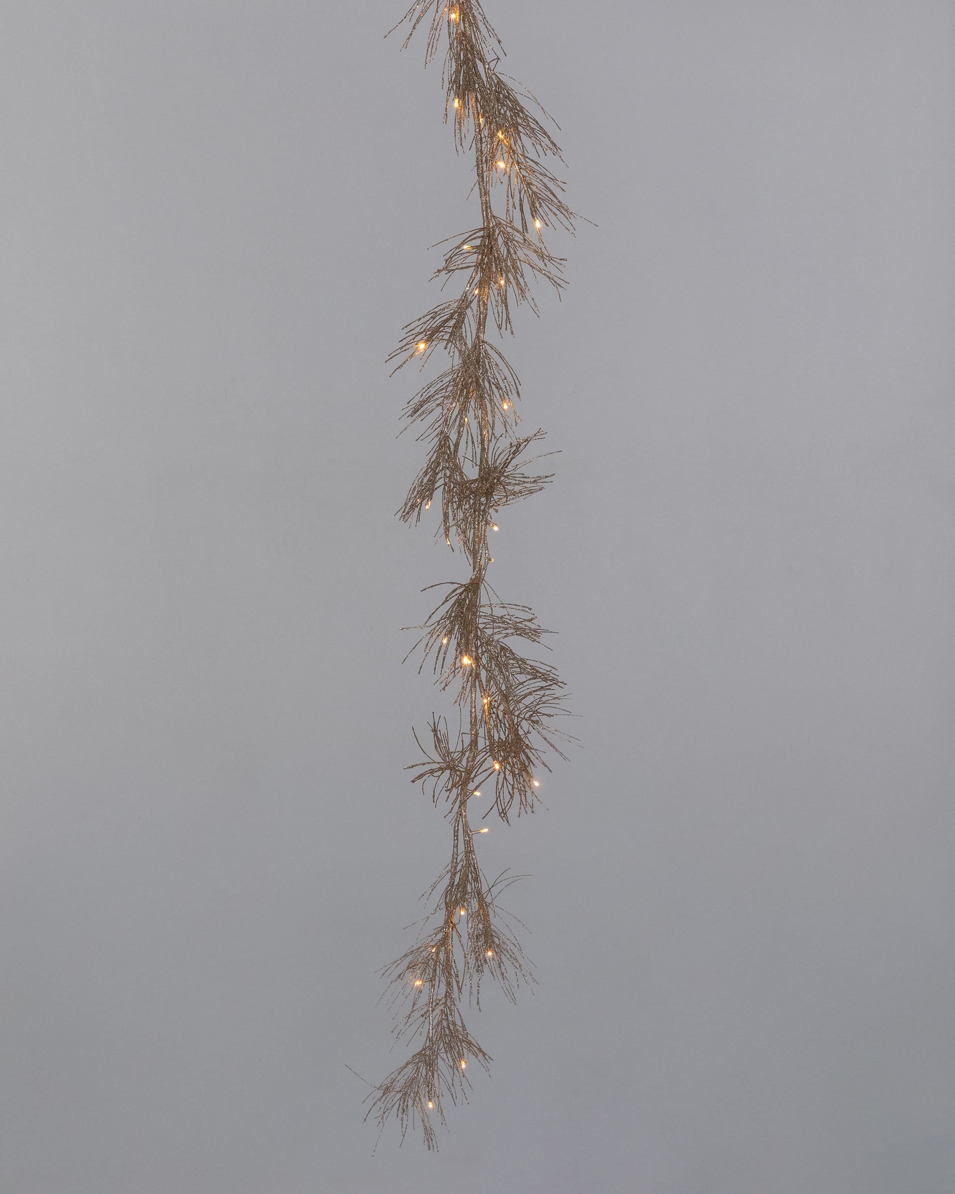 Goldene Lichtergirlande in Zweigform, 180 cm, ideal für stilvolle Dekoration, von Kave Home.