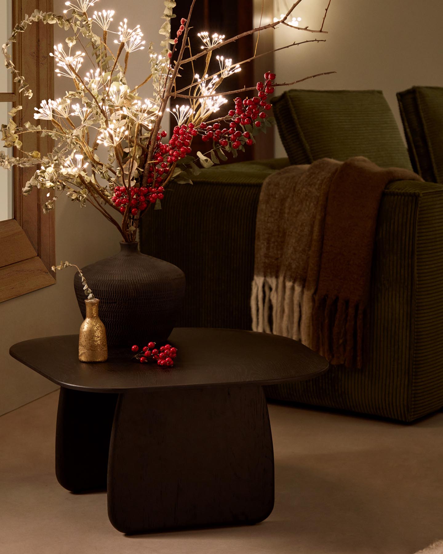 Jaya Lichtergirlande in Form eines Zweiges 90 cm in Gelb präsentiert im Onlineshop von KAQTU Design AG. Lampenkette ist von Kave Home