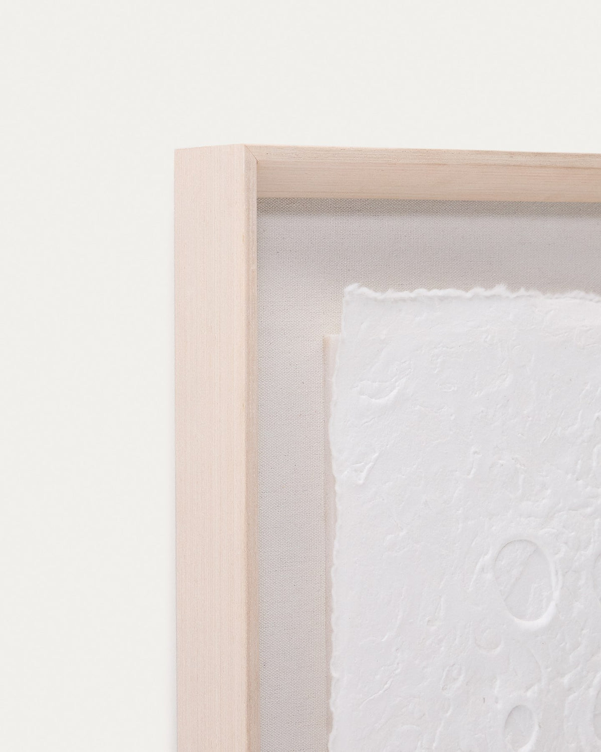 Abstraktes Wandbild Olvin aus weissem Recyclingpapier mit handgefertigten Reliefs, Punkte-Kreise-Muster, Grösse 44 x 94 cm.