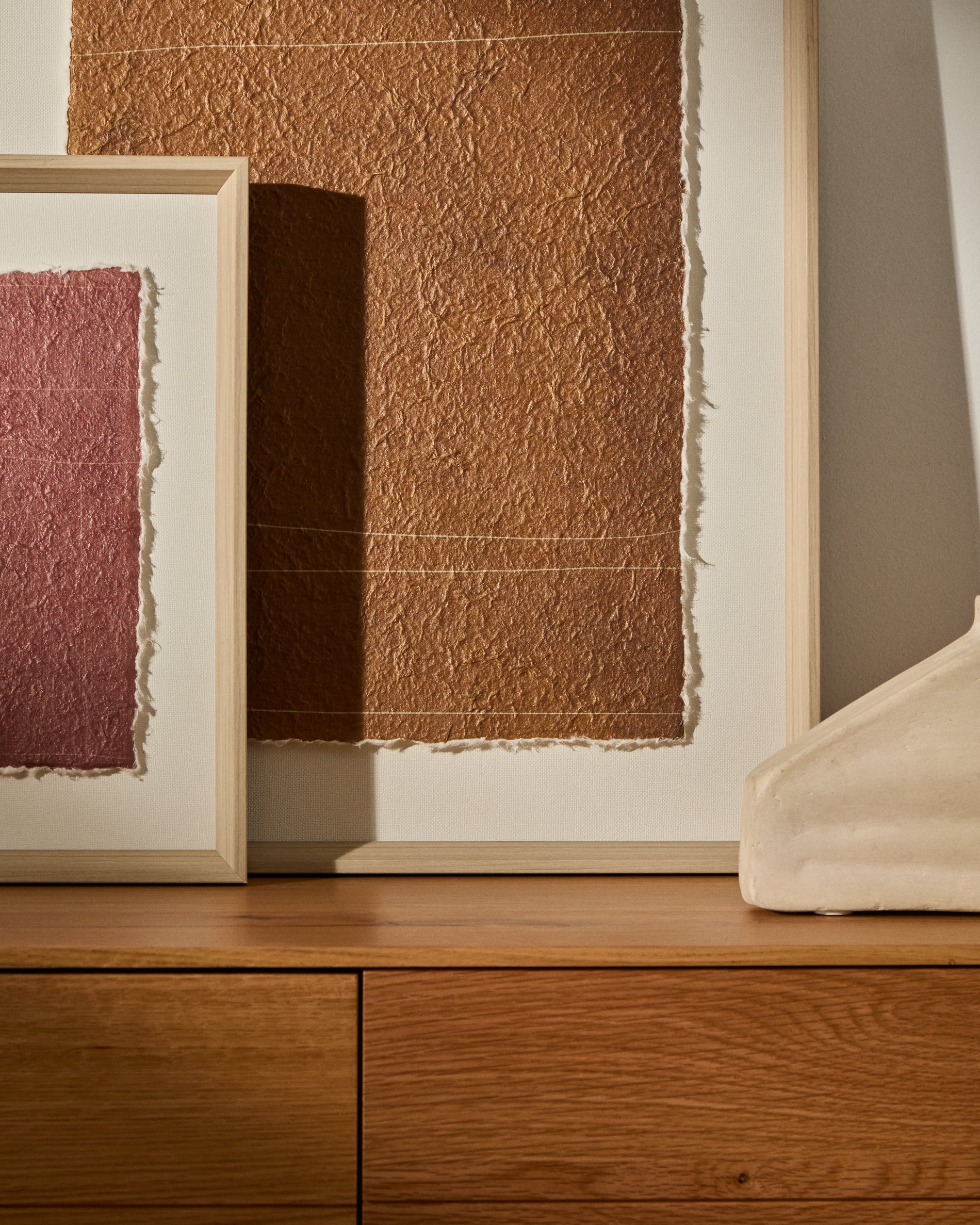 Bild Durkan aus Recyclingpapier braun 50 x 70 cm in Braun präsentiert im Onlineshop von KAQTU Design AG. Bild ist von Kave Home