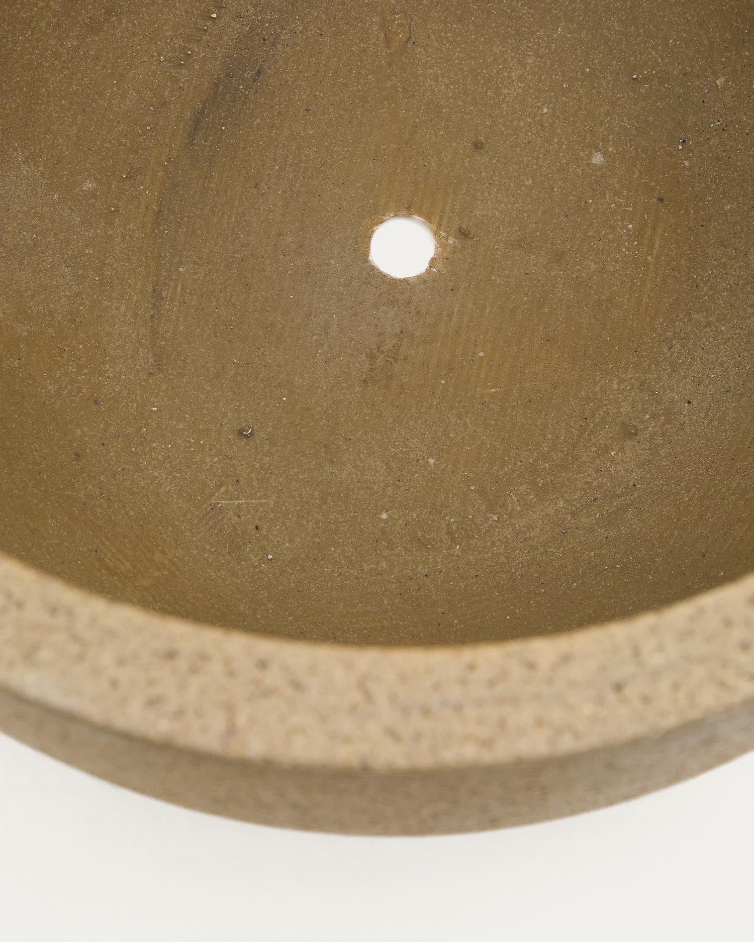 Set aus 2 eleganten Blumentöpfen Selvi in hellbrauner Steinoptik, Ø 37 cm. Perfekt für drinnen und draußen, langlebig und stilvoll.