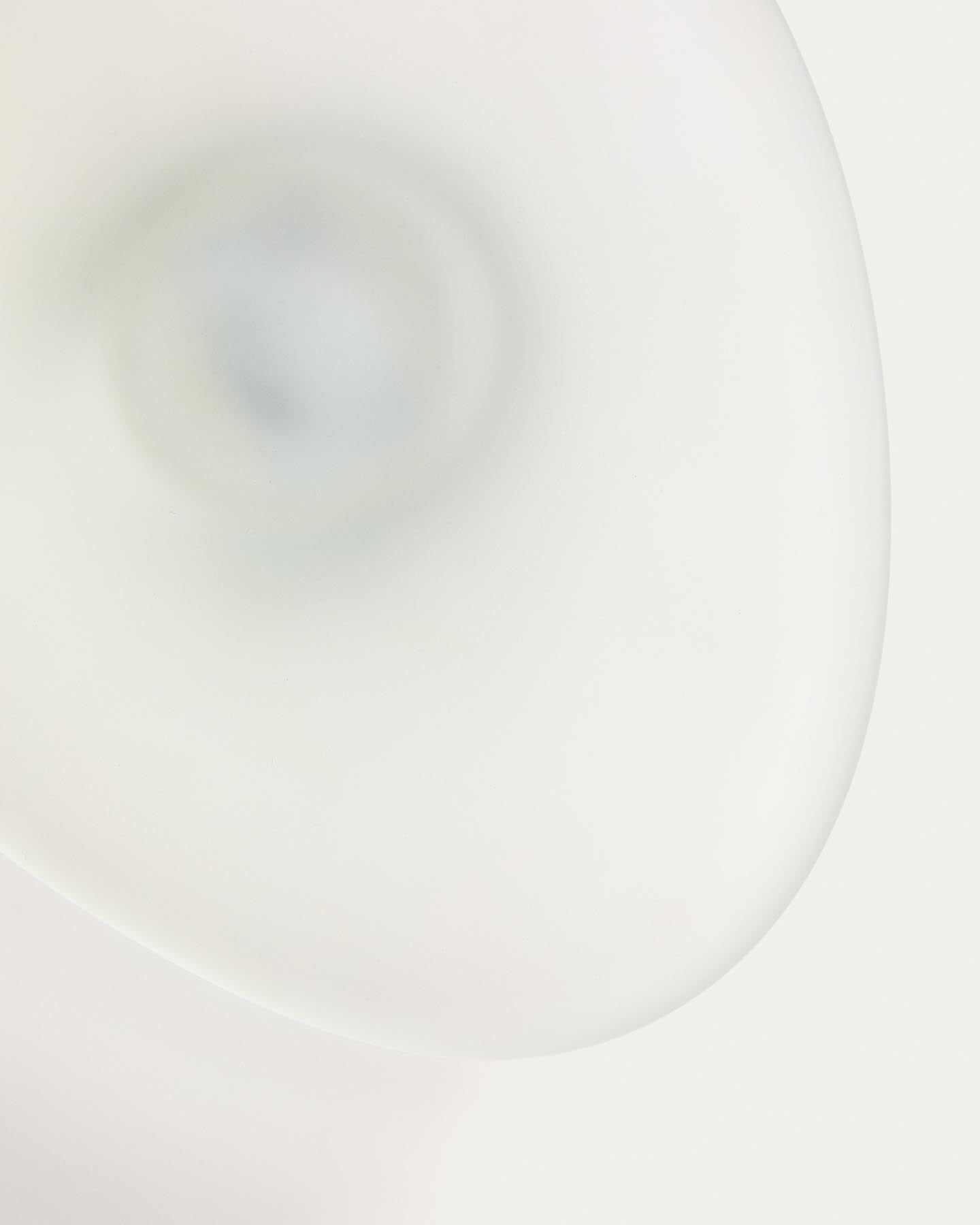 Dekoschale Vionze aus beigefarbenem Glas 34,5 x 22 cm in Transparent präsentiert im Onlineshop von KAQTU Design AG. Vase ist von Kave Home