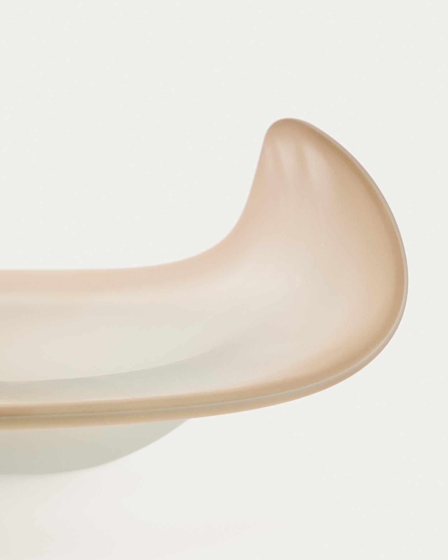 Dekoschale Vionze aus beigefarbenem Glas 41 x 25 cm in Beige präsentiert im Onlineshop von KAQTU Design AG. Vase ist von Kave Home