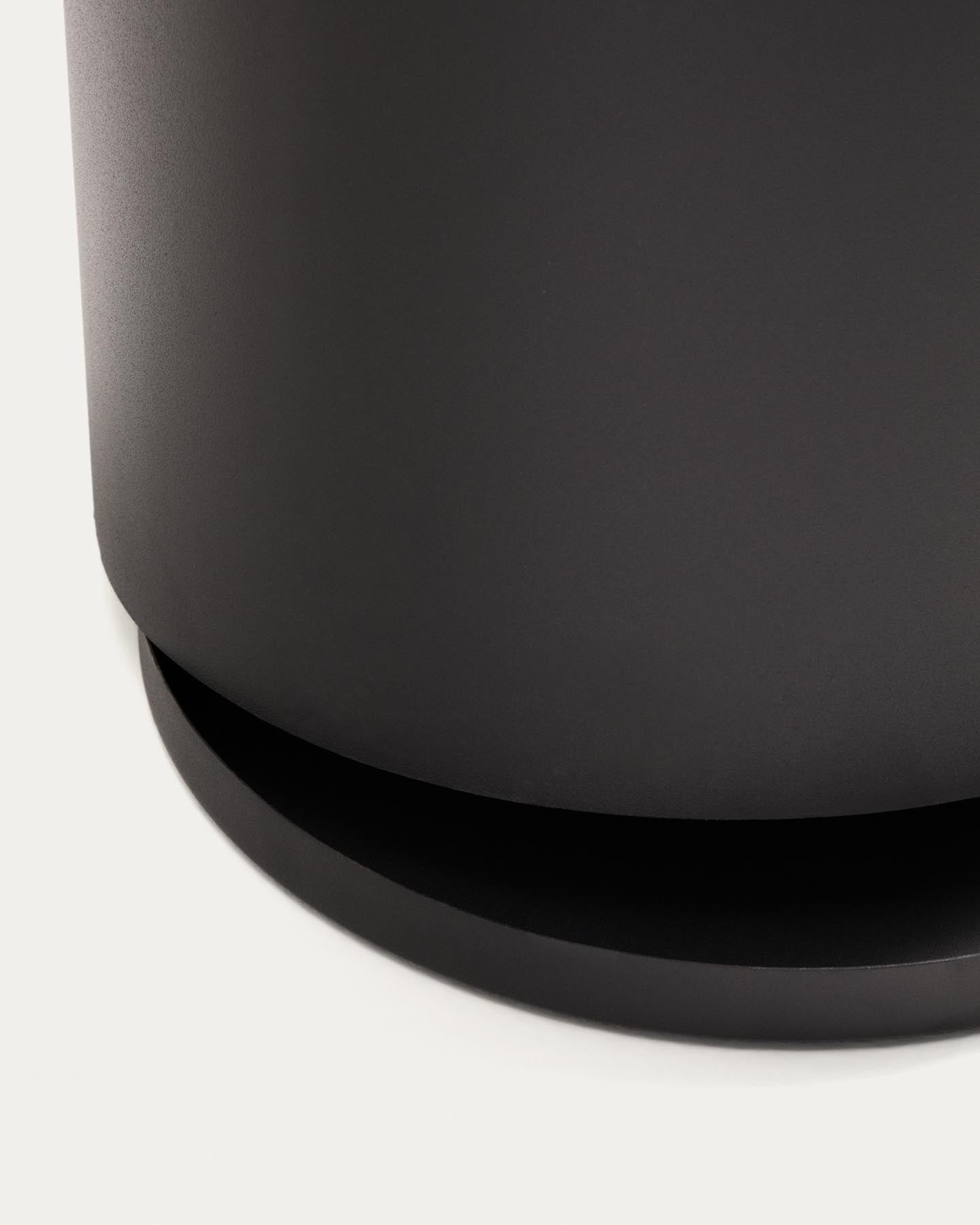 Großer Schirmständer Atin aus dunkelgrauem Metall in Dunkelgrau präsentiert im Onlineshop von KAQTU Design AG. Schirmständer ist von Kave Home