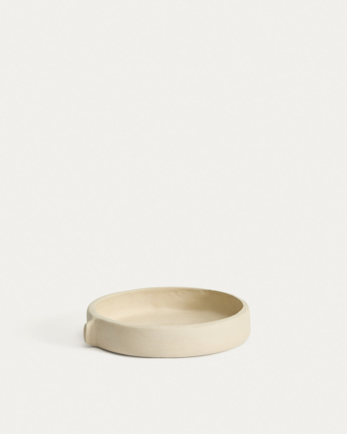Schale Mireni aus Pappmaché in Beige Ø 22,5 cm in Weiss präsentiert im Onlineshop von KAQTU Design AG. Vase ist von Kave Home