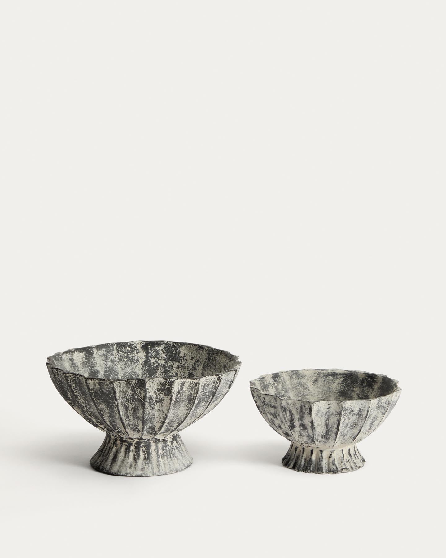 Schale Valura aus Pappmaché in Grau Ø 26 cm in Schwarz präsentiert im Onlineshop von KAQTU Design AG. Vase ist von Kave Home