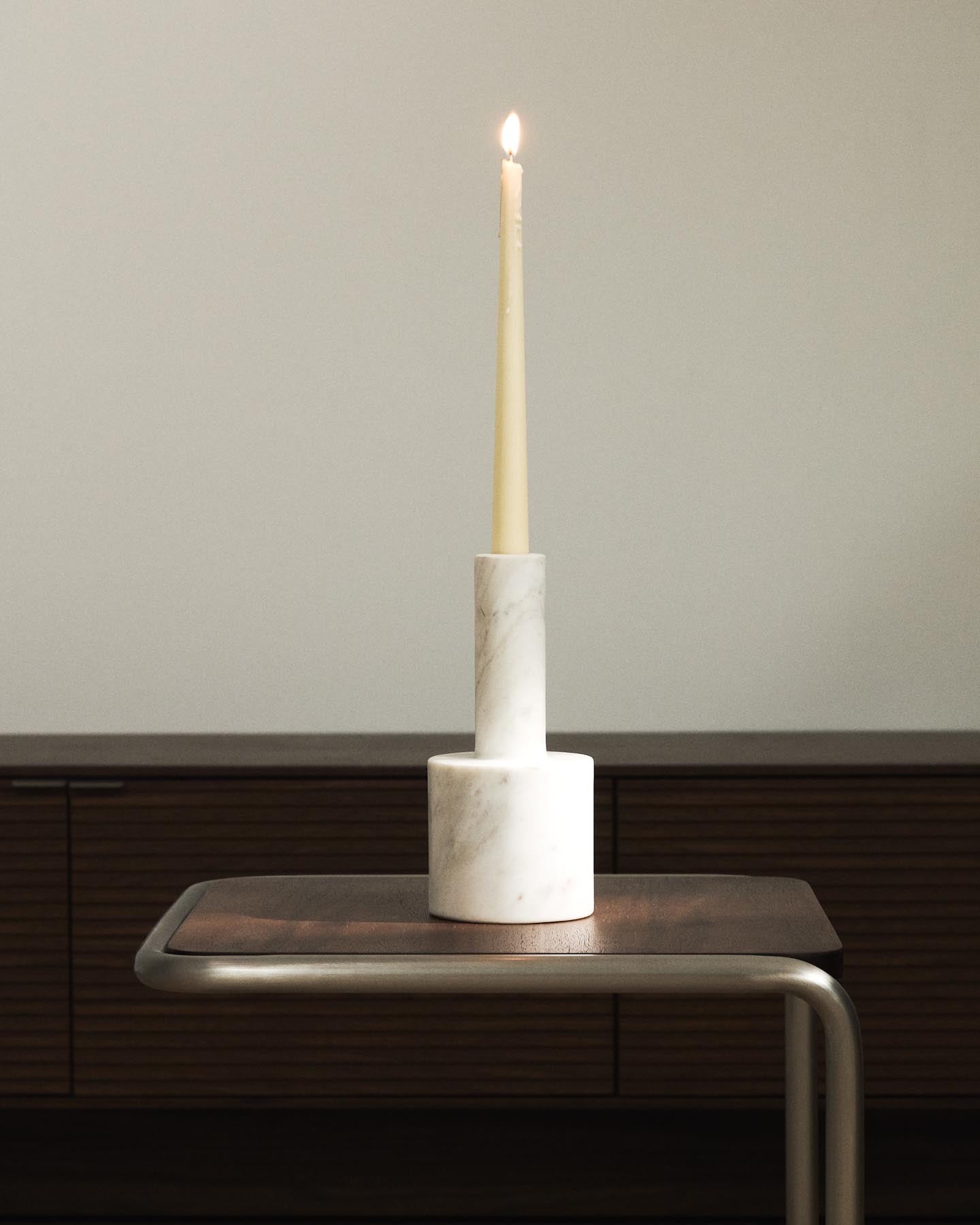 Kerzenständer Zalvori aus weißem Marmor, 23 cm in Weiß präsentiert im Onlineshop von KAQTU Design AG. Kerzenständer ist von Kave Home