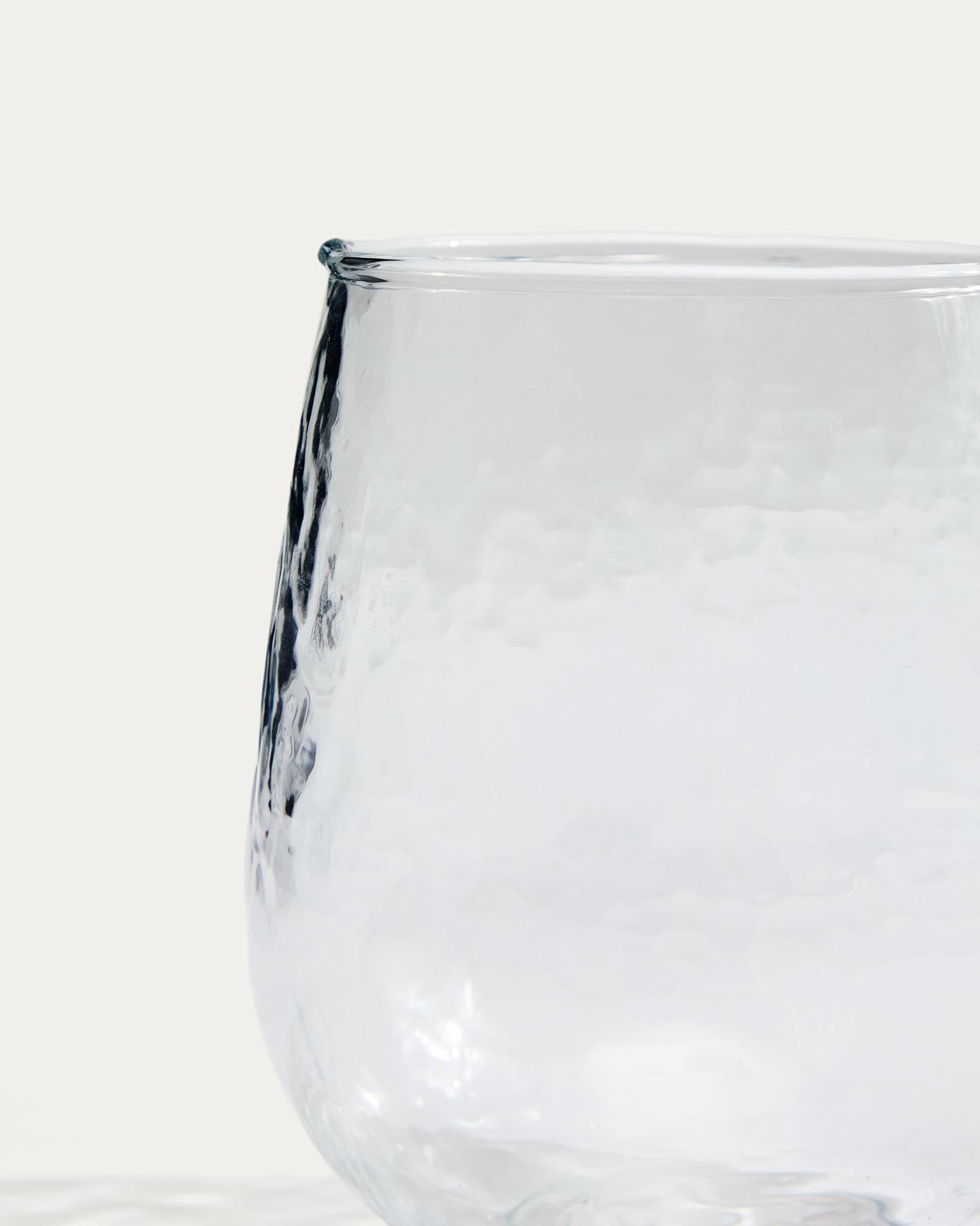 Glas Sileia aus transparentem Recyclingglas in Transparent präsentiert im Onlineshop von KAQTU Design AG. Glas ist von Kave Home
