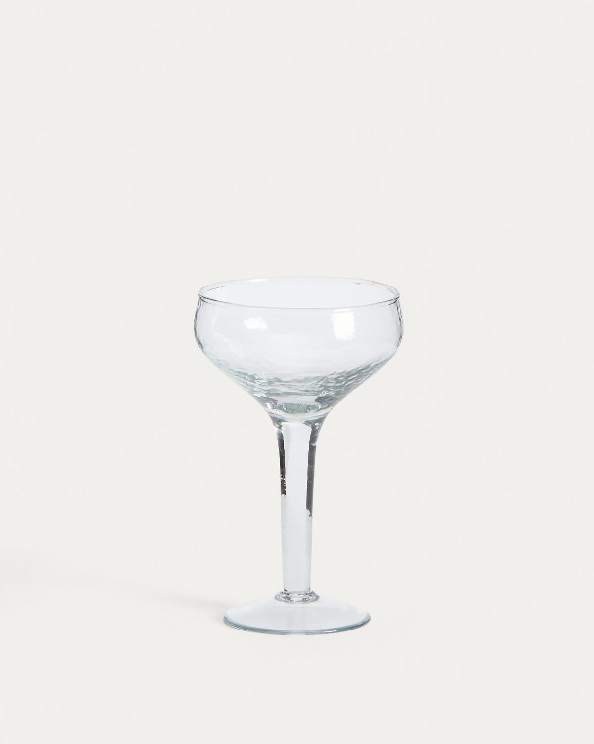 Weinglas Sileia aus transparentem Recyclingglas in Transparent präsentiert im Onlineshop von KAQTU Design AG. Wein- & Sektglas ist von Kave Home