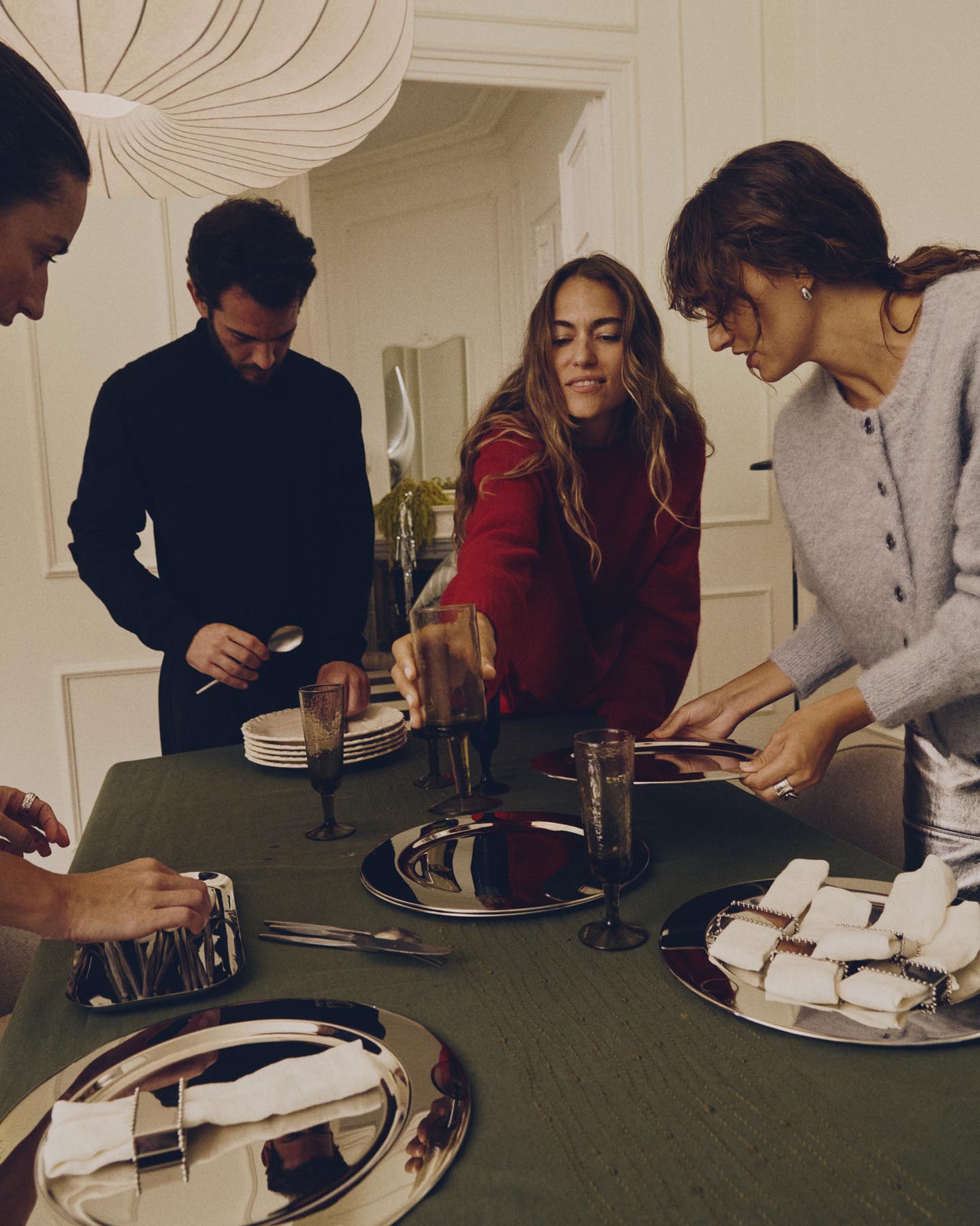 Weinglas Obila aus braunem Recyclingglas in Braun präsentiert im Onlineshop von KAQTU Design AG. Wein- & Sektglas ist von Kave Home