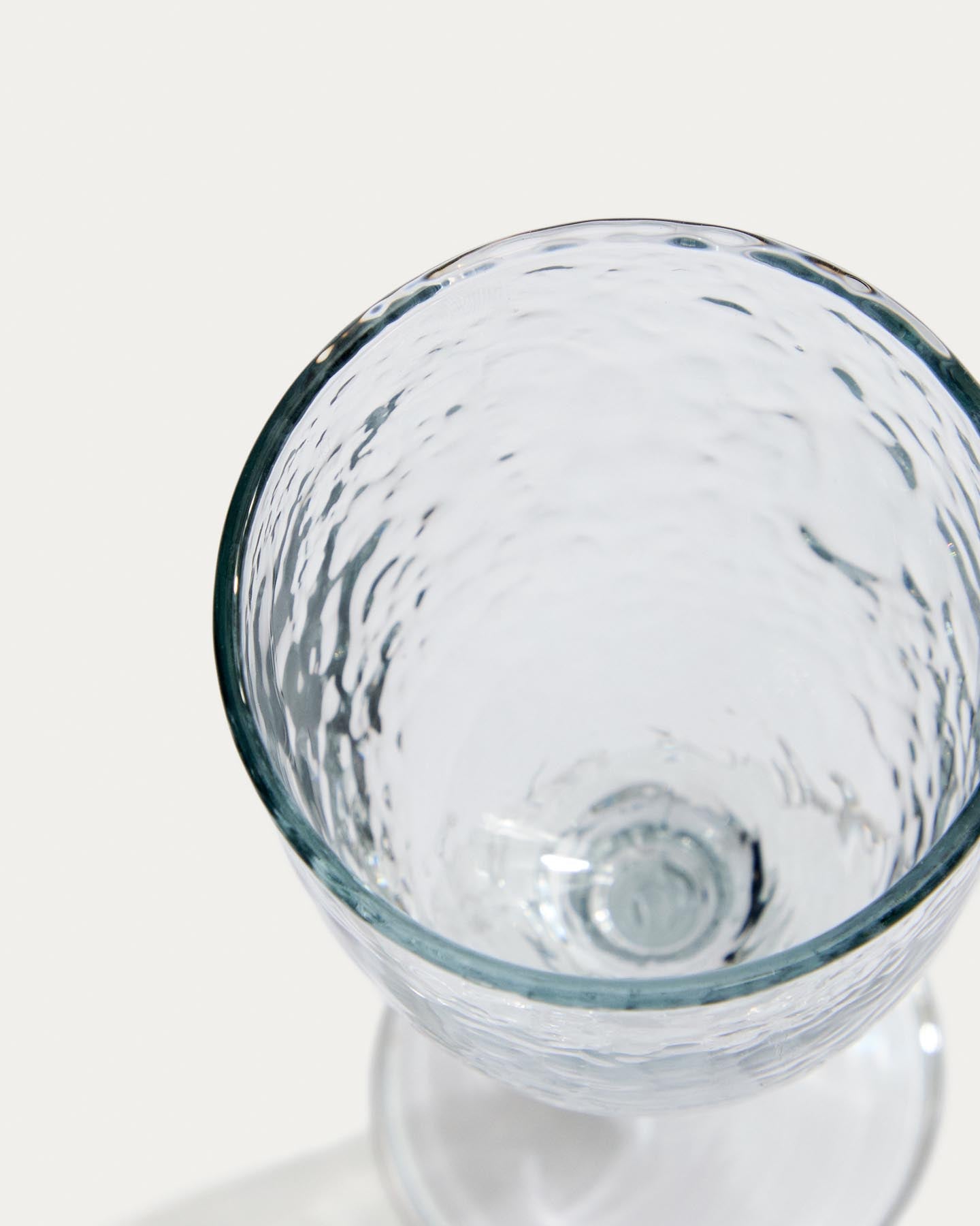 Weinglas Vinea aus transparentem Recyclingglas in Transparent präsentiert im Onlineshop von KAQTU Design AG. Wein- & Sektglas ist von Kave Home