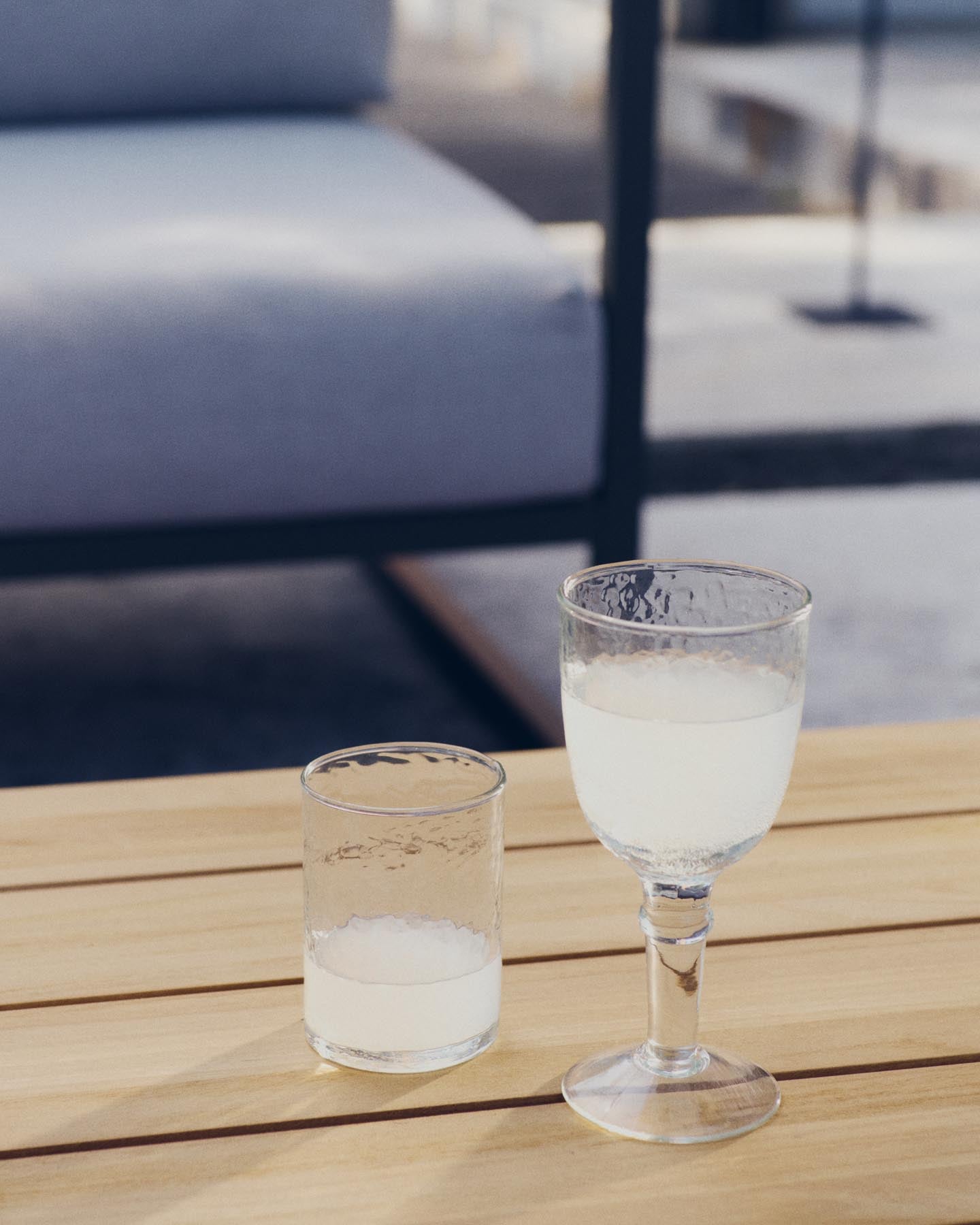 Weinglas Vinea aus transparentem Recyclingglas in Transparent präsentiert im Onlineshop von KAQTU Design AG. Wein- & Sektglas ist von Kave Home