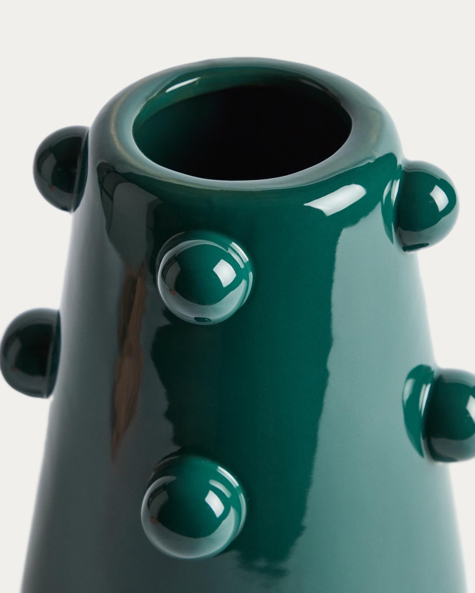Elegante dunkelgrüne Keramikvase Odra mit glänzender Oberfläche, 25,5 cm hoch, ideal für stilvolle Dekoration und Blumenarrangements.