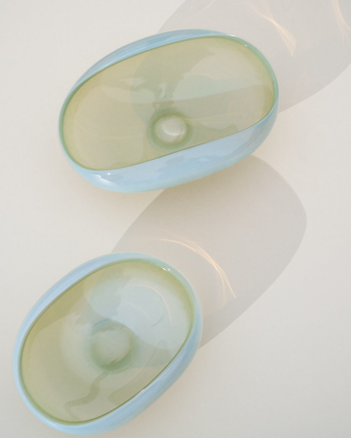 Tafelaufsatz Nodila aus weissem Glas, 19 x 14 cm in Transparent, Weiss präsentiert im Onlineshop von KAQTU Design AG. Vase ist von Kave Home