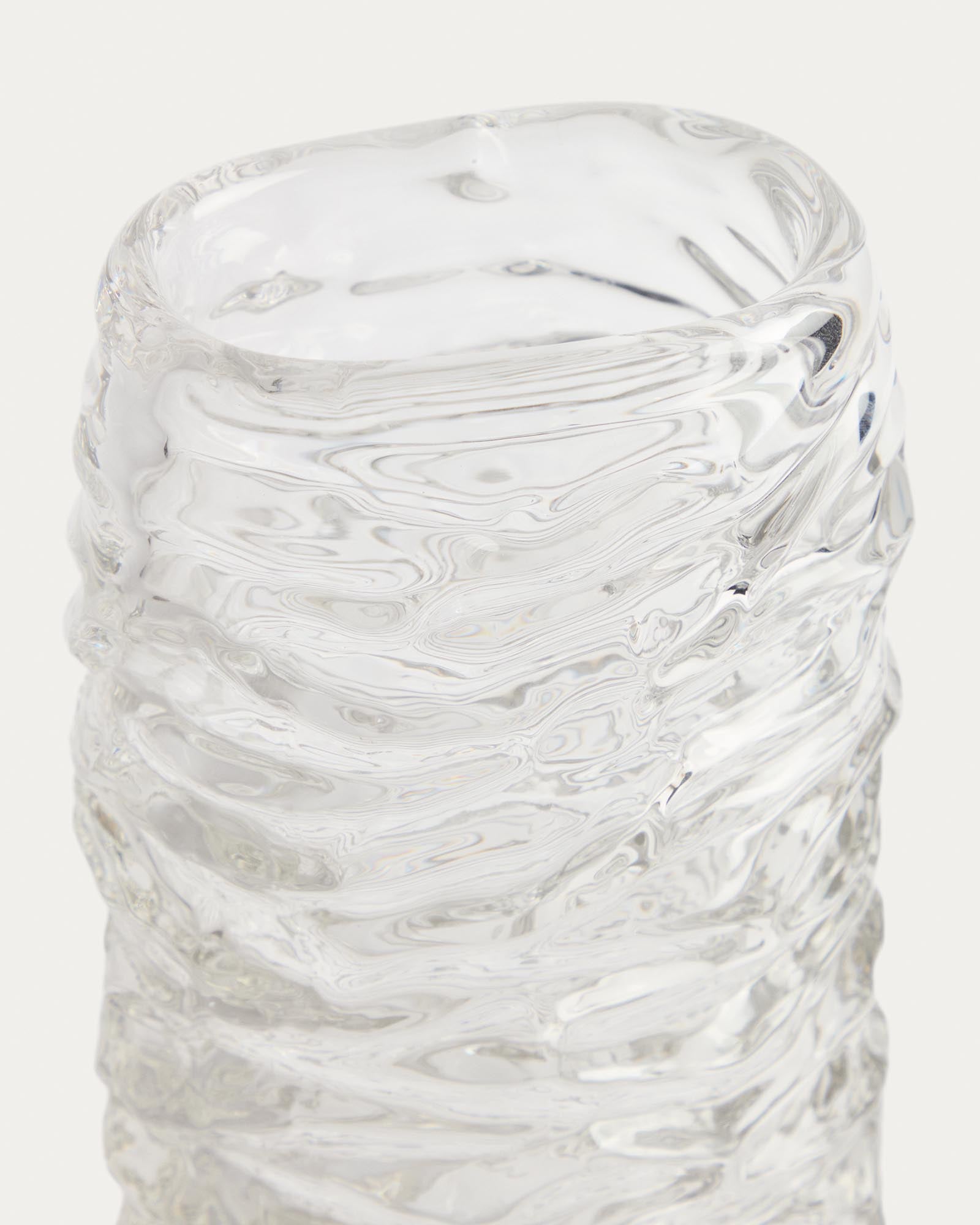 Elegante, klare Glasvase Vorma mit einer Höhe von 29,5 cm, ideal für dekorative Blumen und als stilvolles Wohnaccessoire.