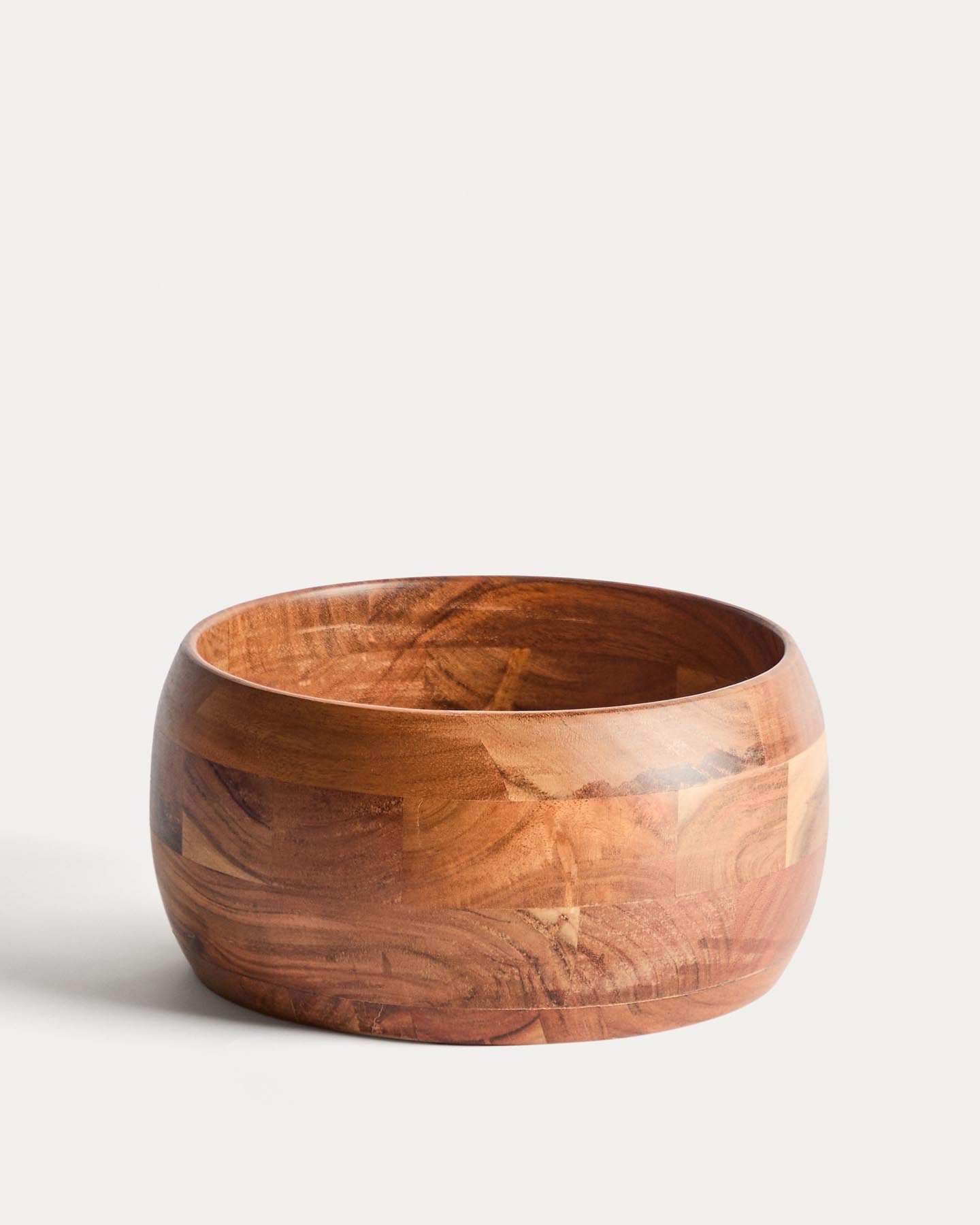 Grosse Schale Malor aus Akazienholz in Braun präsentiert im Onlineshop von KAQTU Design AG. Schale ist von Kave Home