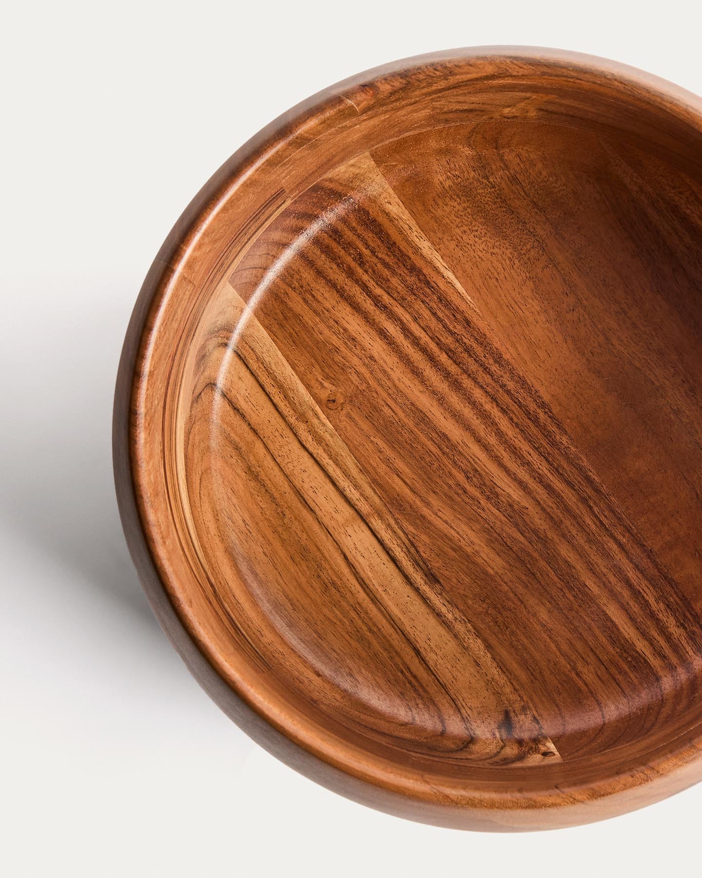 Grosse Schale Malor aus Akazienholz in Braun präsentiert im Onlineshop von KAQTU Design AG. Schale ist von Kave Home