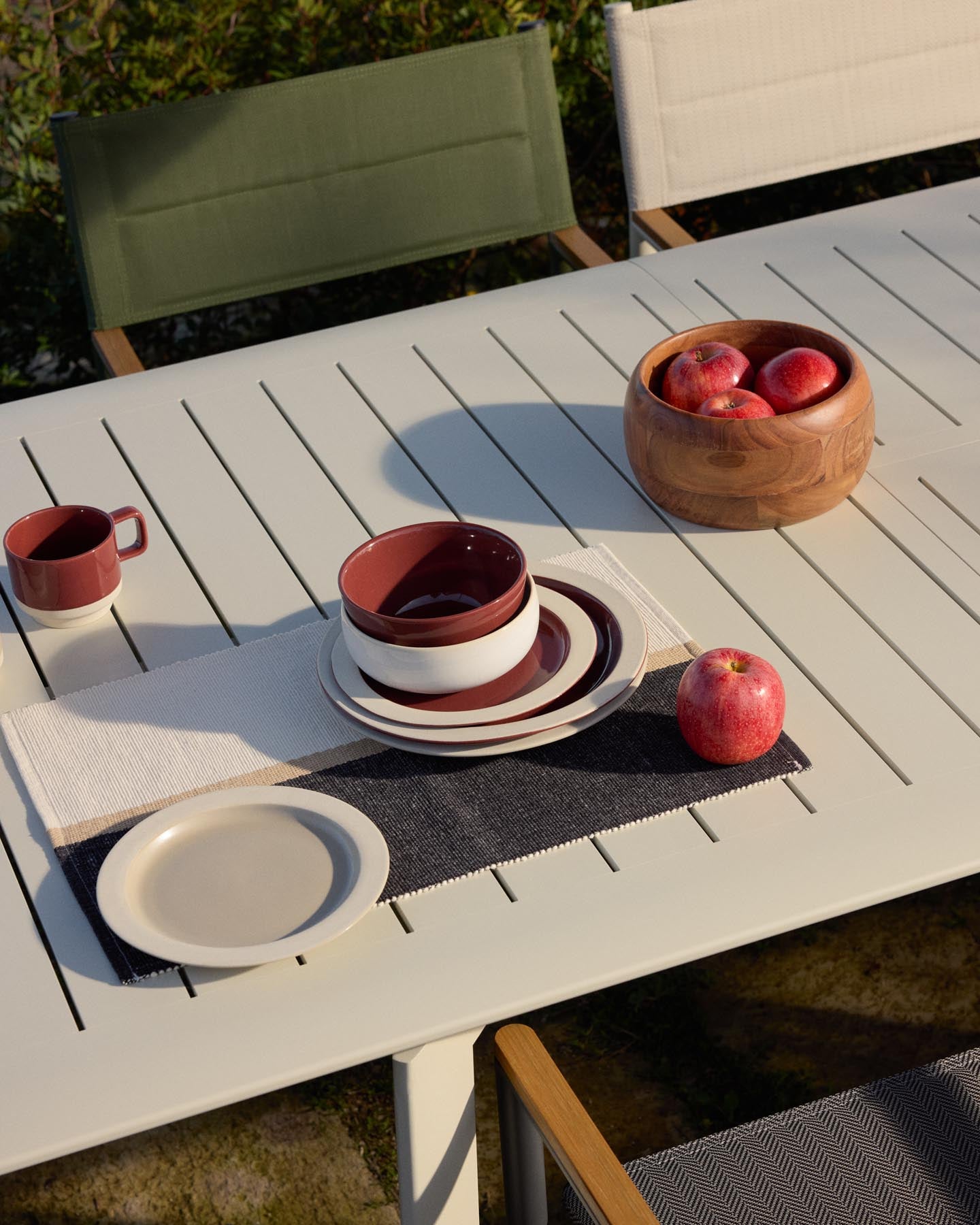 Grosse Schale Malor aus Akazienholz in Braun präsentiert im Onlineshop von KAQTU Design AG. Schale ist von Kave Home