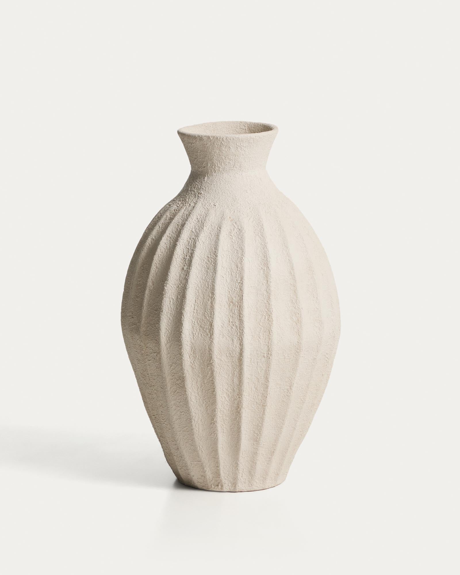 Beige Pappmaché-Vase Arquena, 67 cm in Beige präsentiert im Onlineshop von KAQTU Design AG. Vase ist von Kave Home