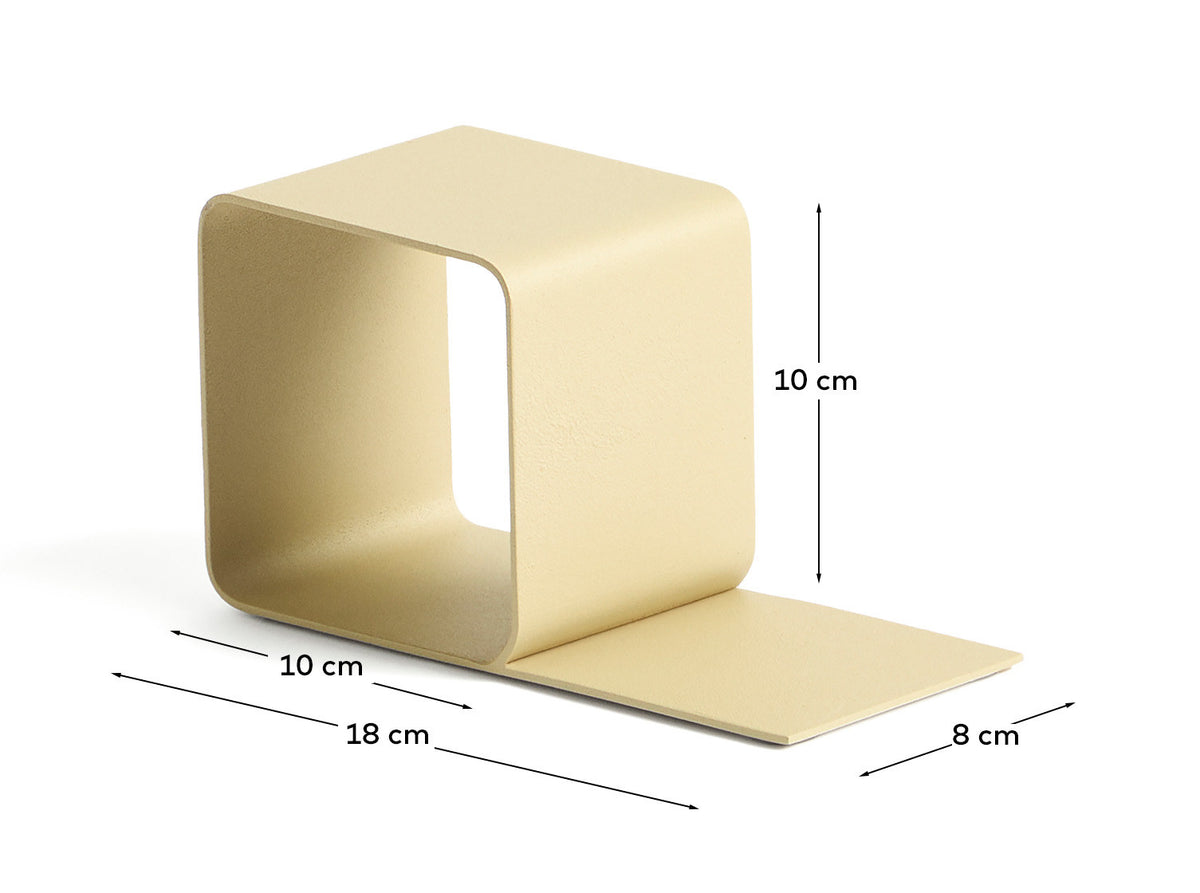 Buchstütze Mistra aus beigem Eisen in Beige präsentiert im Onlineshop von KAQTU Design AG. Bürozubehör ist von Kave Home