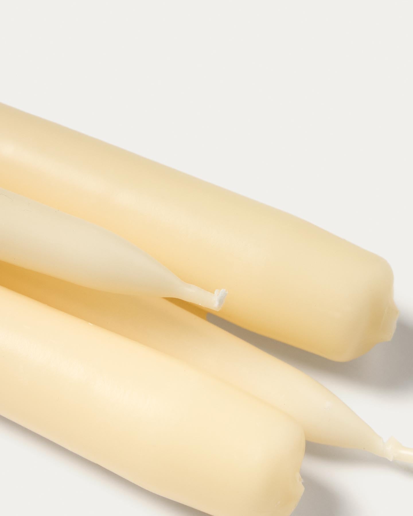 Set Talinen mit 4 weißen Kerzen in Weiß präsentiert im Onlineshop von KAQTU Design AG. Kerzen ist von Kave Home