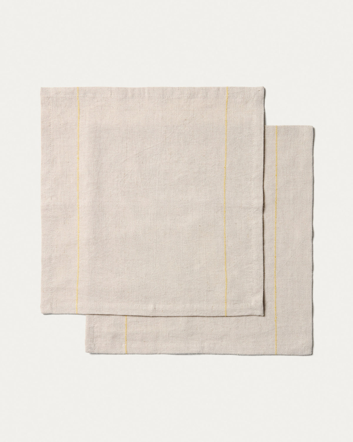 Set Ulaen mit 2 Servietten aus Baumwolle und Leinen in Beige mit gelben Streifen, 35 x 35 cm in Beige präsentiert im Onlineshop von KAQTU Design AG. Servietten ist von Kave Home