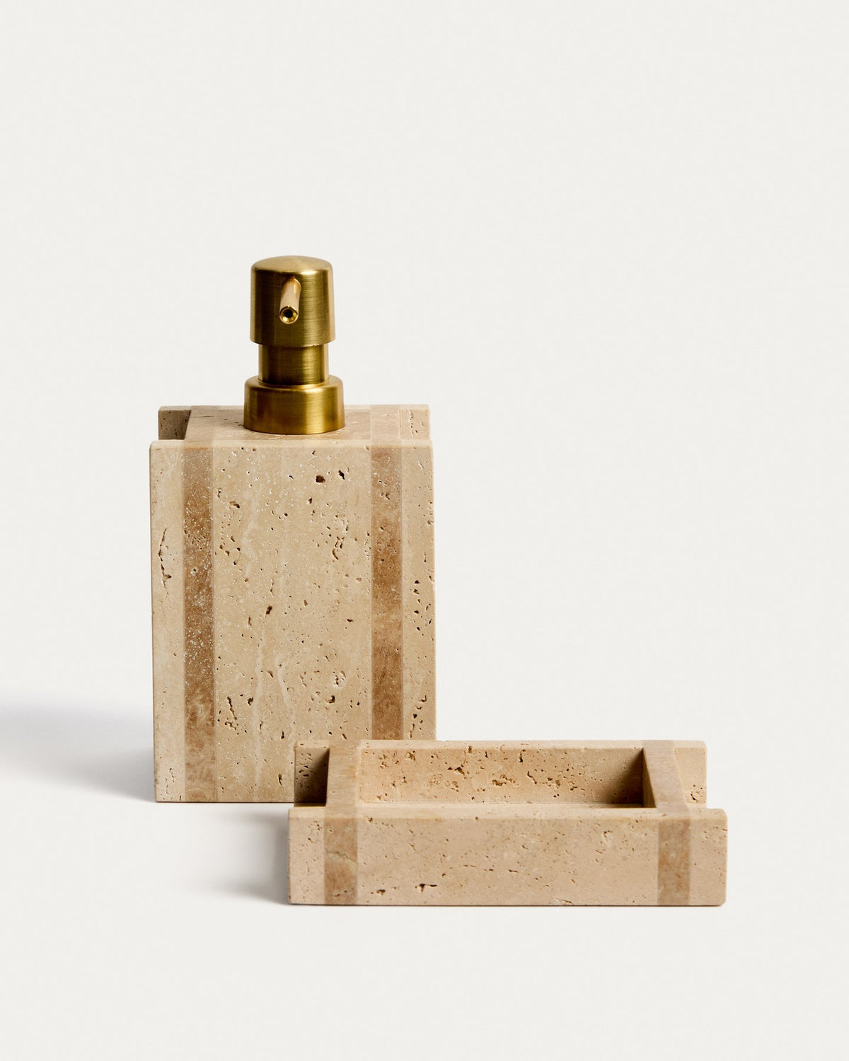 Seifenschale Zenen aus beigem Travertin mit natürlicher Maserung, ovale Form, matt geschliffene Oberfläche, Grösse 13x8.5x3 cm.