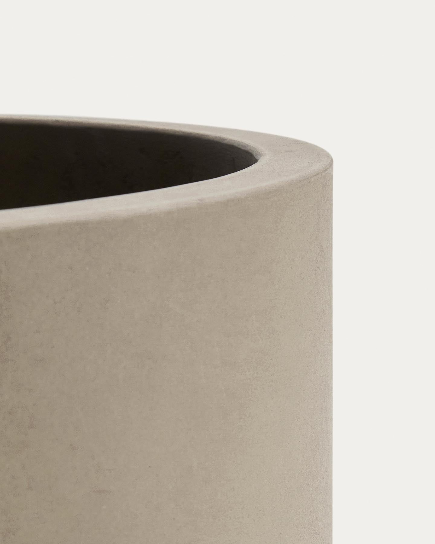 Blumentopf Aiguablava aus grauem Zement, Ø 52 cm in Beige präsentiert im Onlineshop von KAQTU Design AG. Blumentopf ist von Kave Home