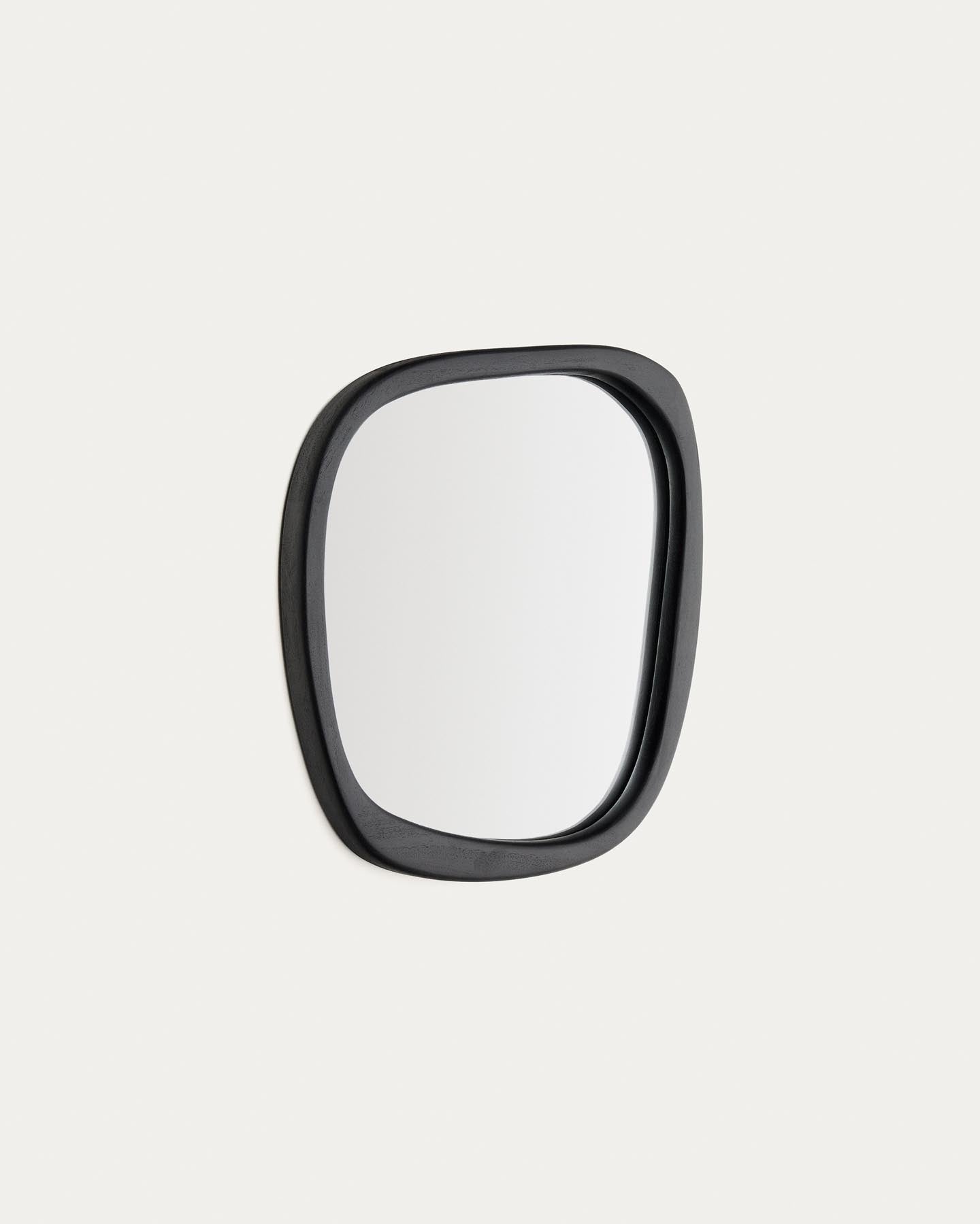 Spiegel Alura aus Teakholz schwarz 45,5 x 47 cm FSC 100 % in Schwarz präsentiert im Onlineshop von KAQTU Design AG. Spiegel ist von Kave Home