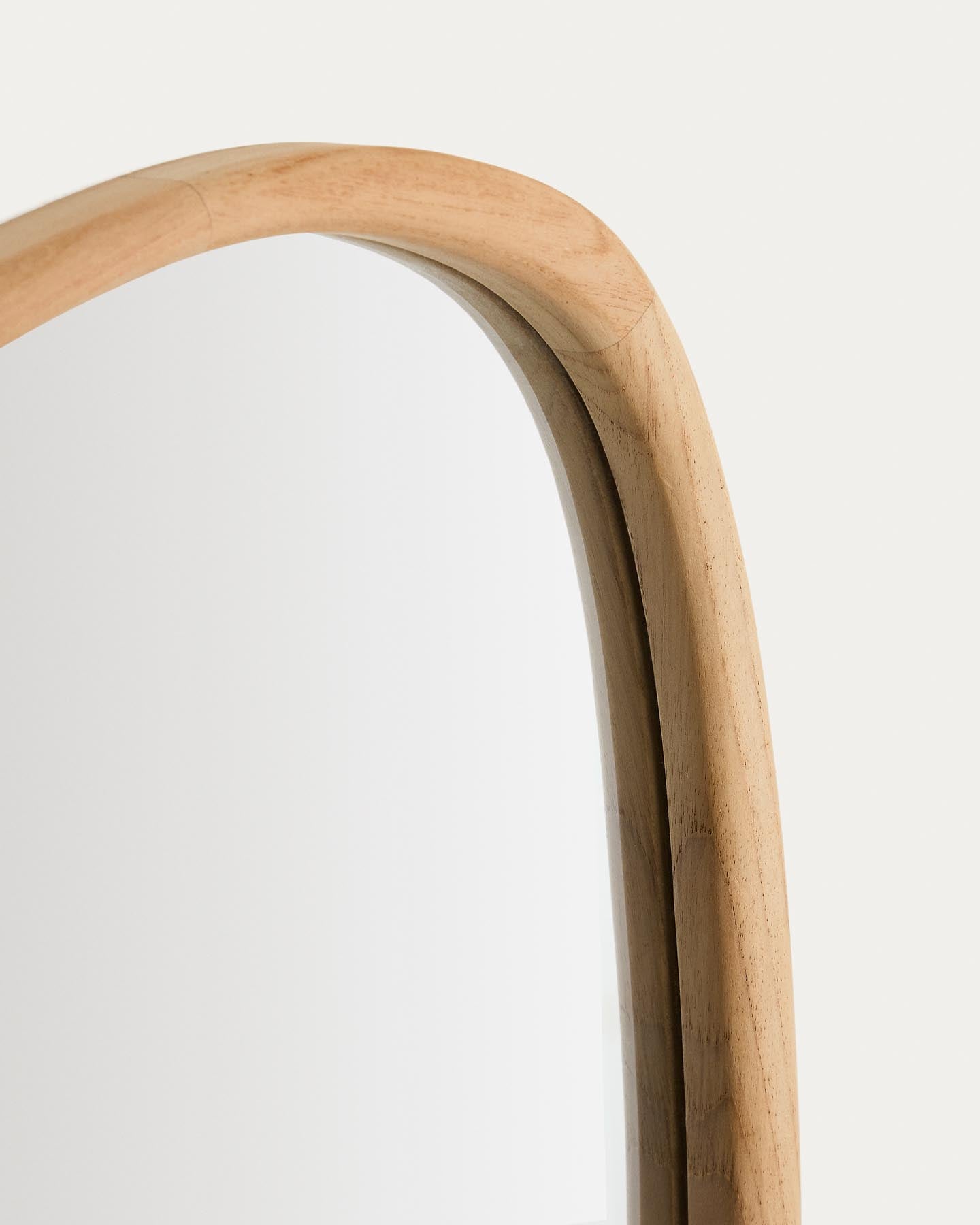 Spiegel Alura aus Teakholz 45,5 x 47 cm FSC 100 % in Braun präsentiert im Onlineshop von KAQTU Design AG. Spiegel ist von Kave Home