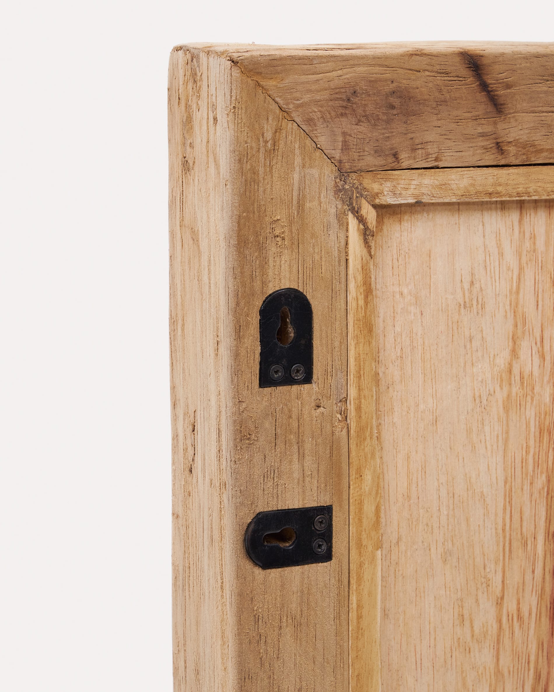 Der Maden Spiegel von Kave Home: 50 x 120 cm, aus massivem, recyceltem Holz, bringt natürliche Eleganz und Nachhaltigkeit in Ihr Zuhause.