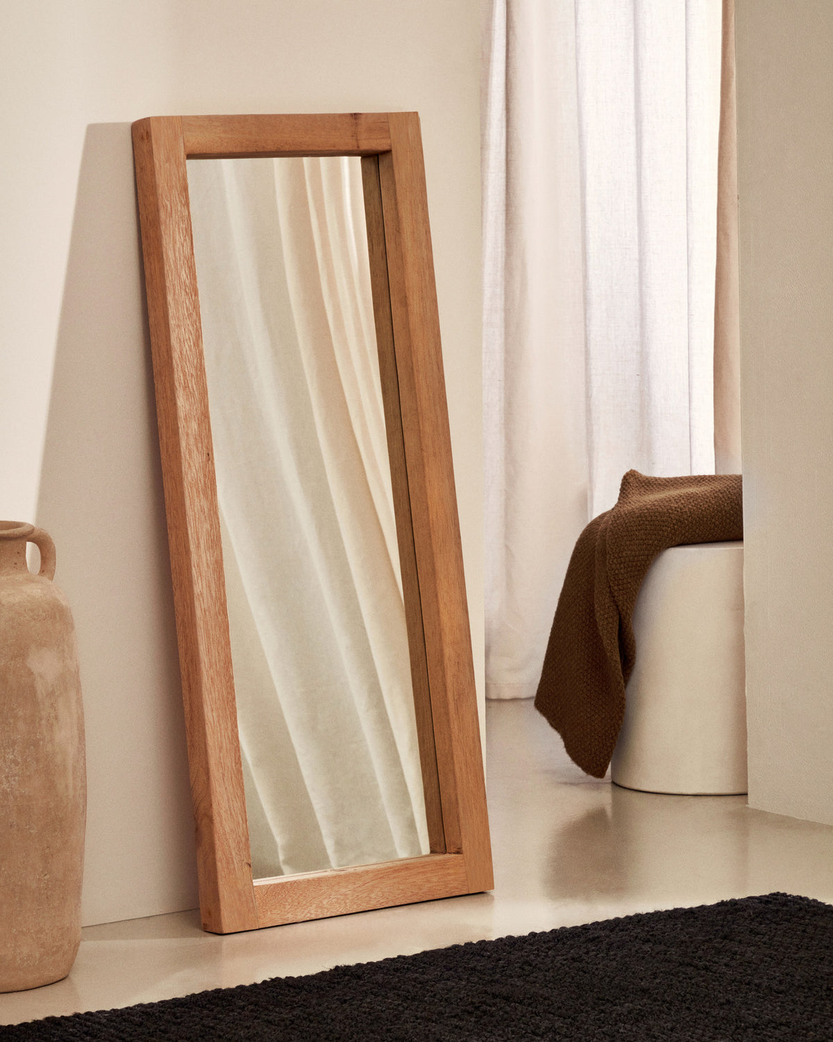 Maden Spiegel aus Holz mit natürlichem Finish 50 x 120 cm in Natur präsentiert im Onlineshop von KAQTU Design AG. Wandspiegel ist von Kave Home