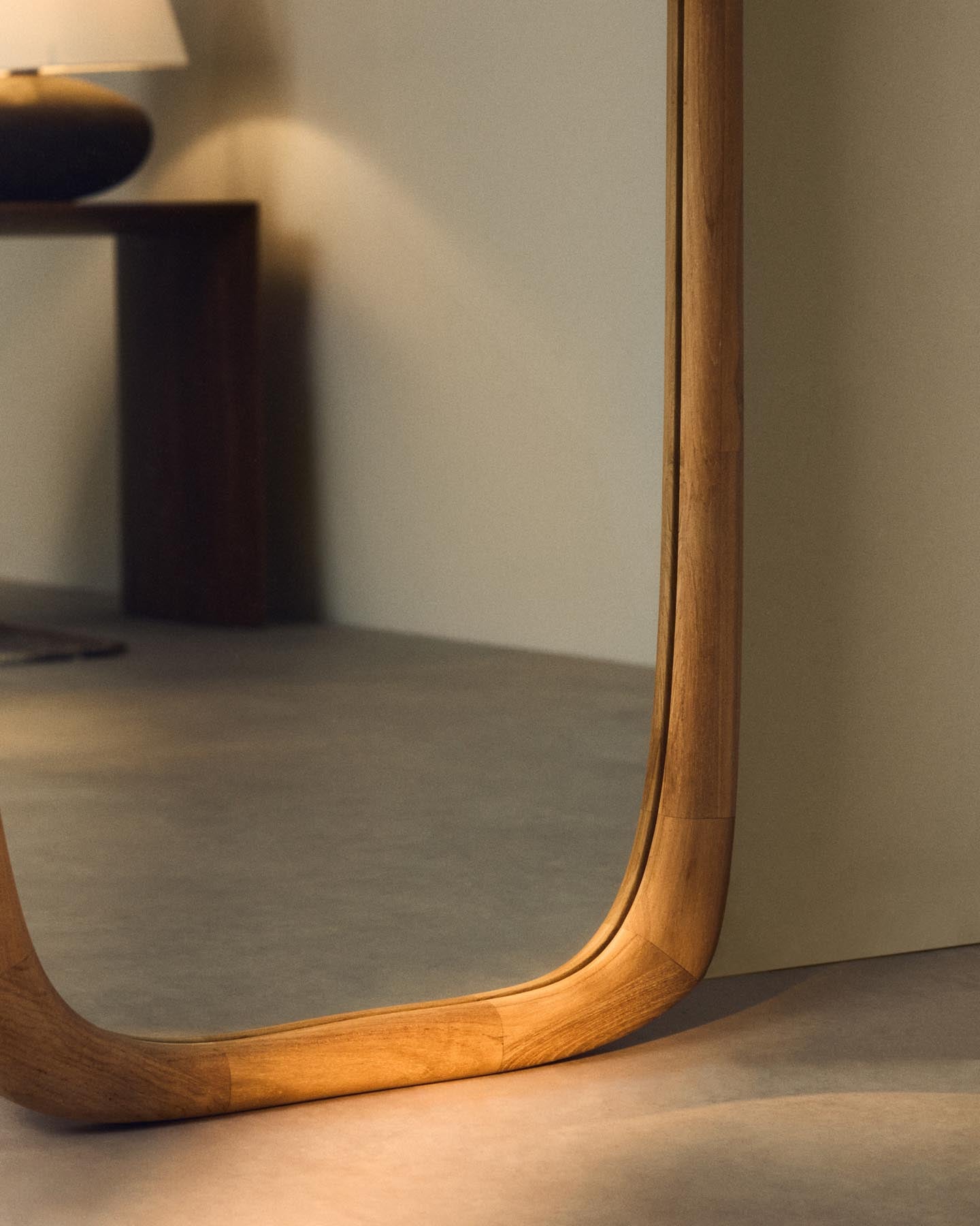 Spiegel Alura aus Teakholz 158 x 61 cm FSC 100 % in Braun präsentiert im Onlineshop von KAQTU Design AG. Spiegel ist von Kave Home