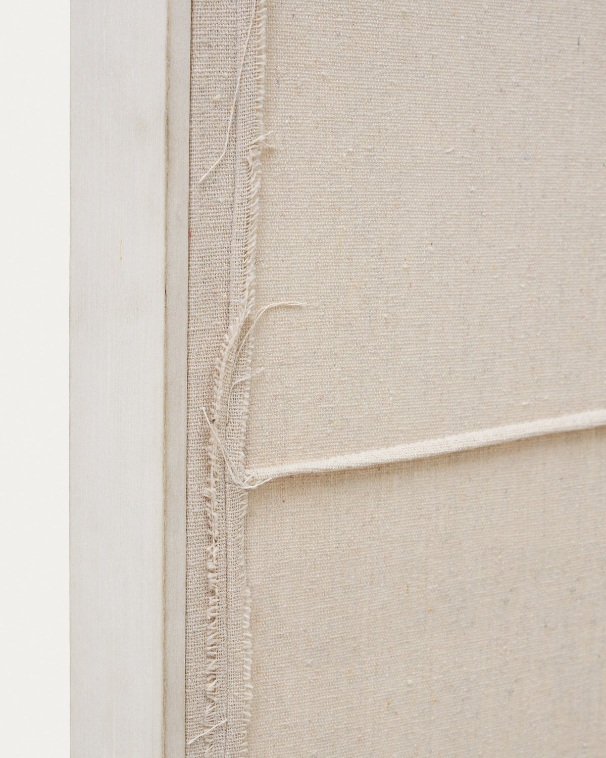 Bild Maha in Weiss mit horizontaler Linie 110 x 220 cm in Beige präsentiert im Onlineshop von KAQTU Design AG. Bild ist von Kave Home